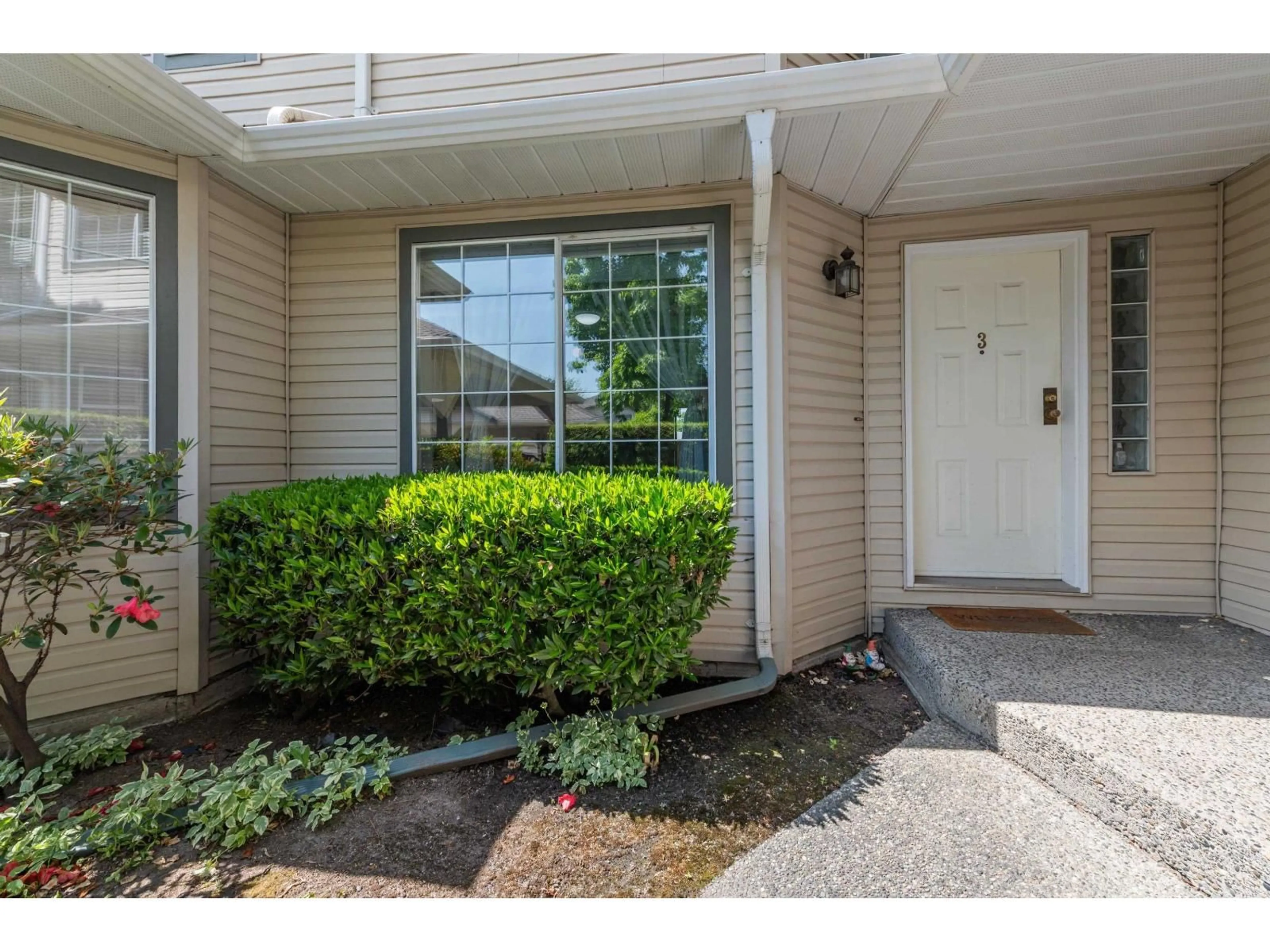 Indoor entryway for 3 - 5760 174 STREET, Surrey British Columbia V3S7K3