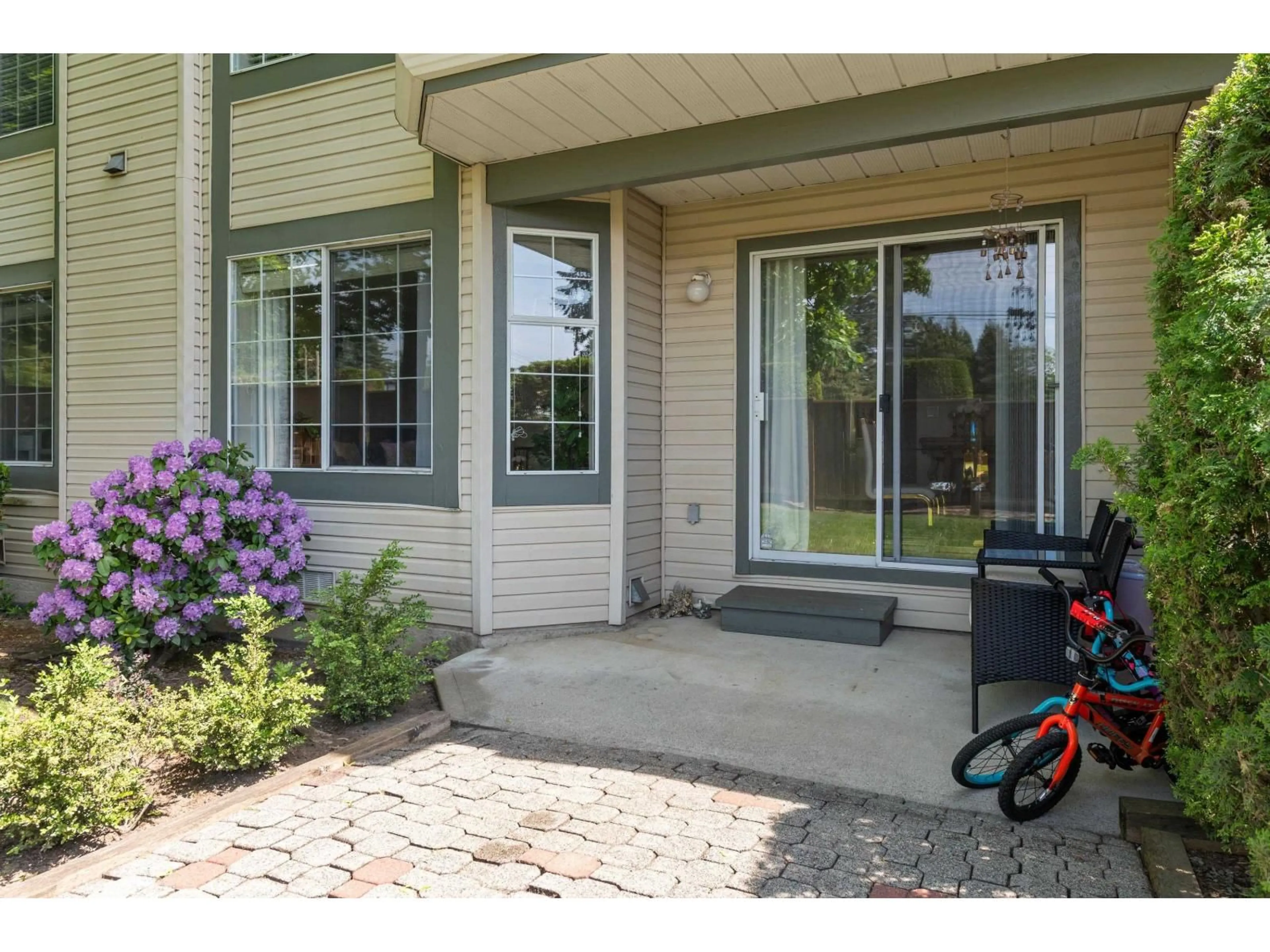 Indoor entryway for 3 - 5760 174 STREET, Surrey British Columbia V3S7K3