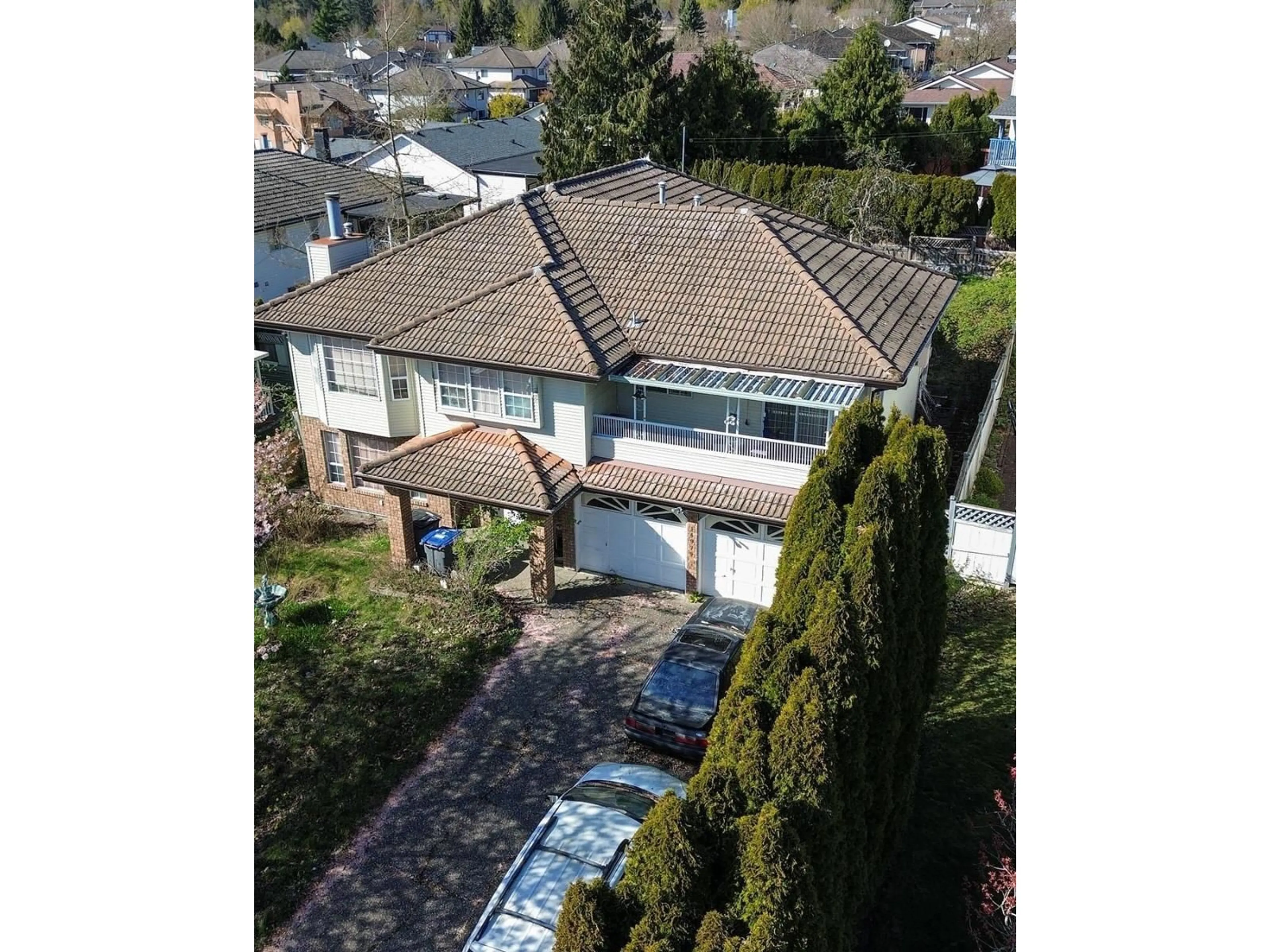 A pic from outside/outdoor area/front of a property/back of a property/a pic from drone, street for 14979 SPENSER DRIVE, Surrey British Columbia V3S7K7