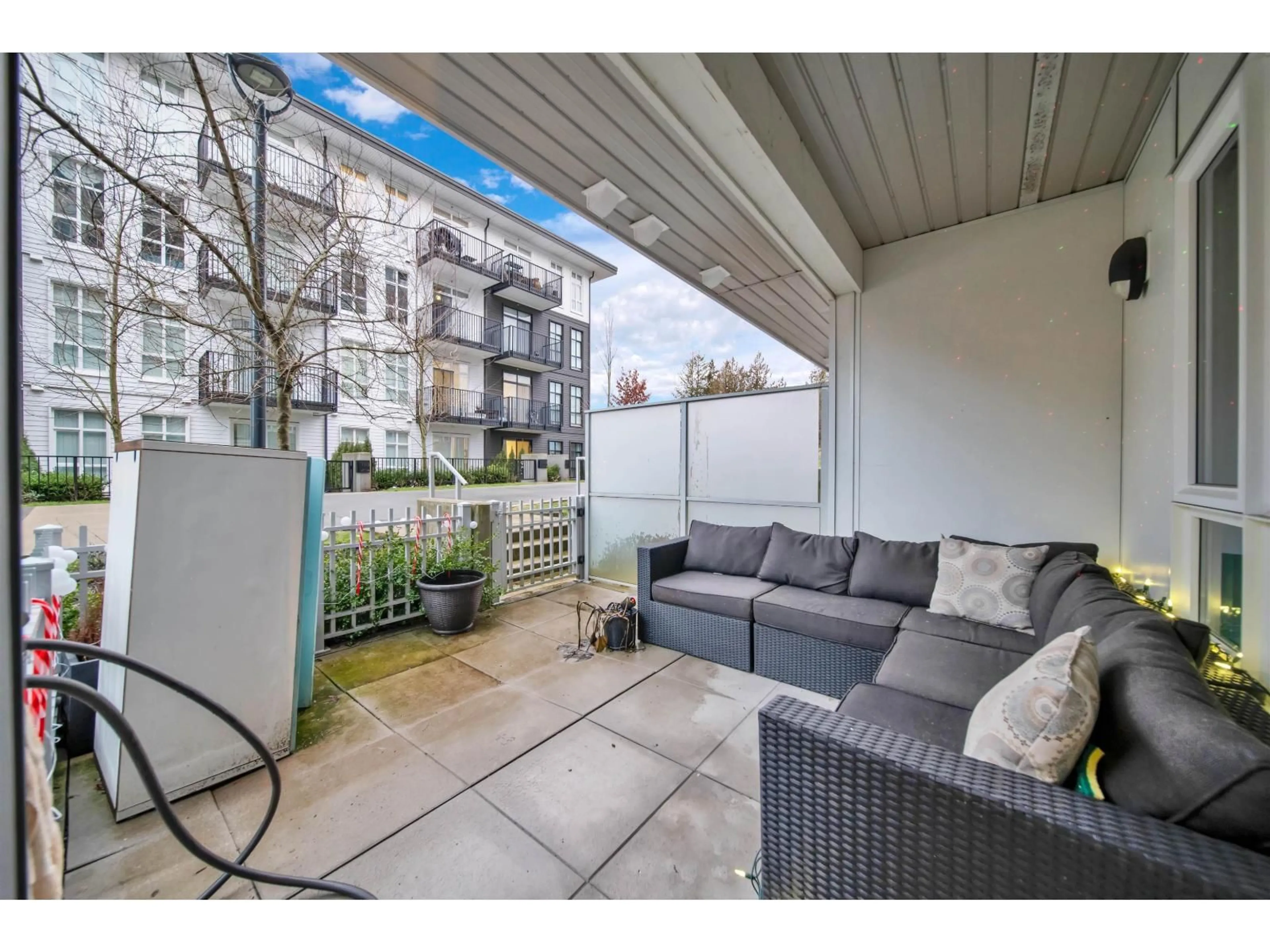 Patio, street for 115 - 13963 105 BOULEVARD, Surrey British Columbia V3T0M9