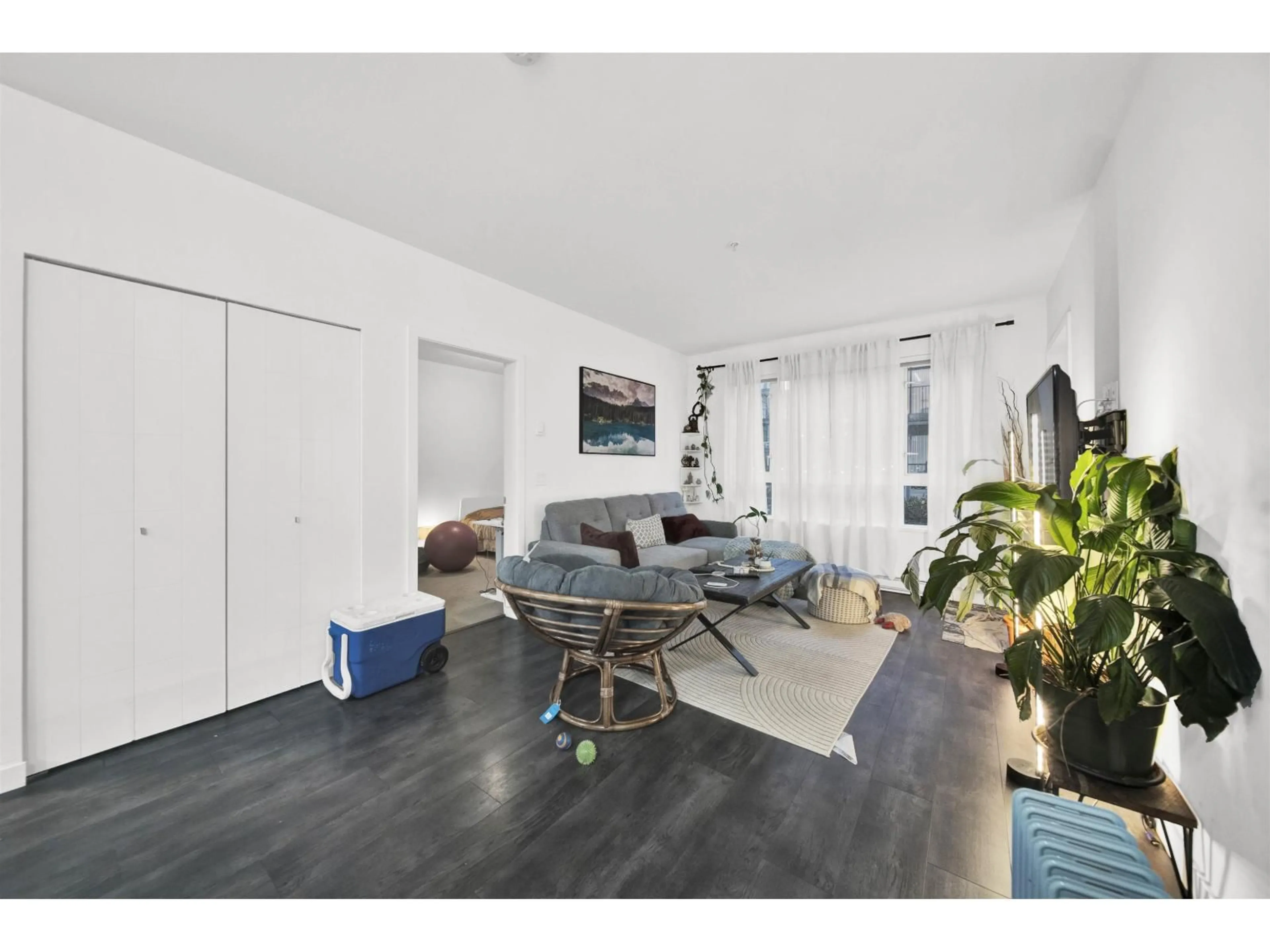Living room with furniture, unknown for 115 - 13963 105 BOULEVARD, Surrey British Columbia V3T0M9