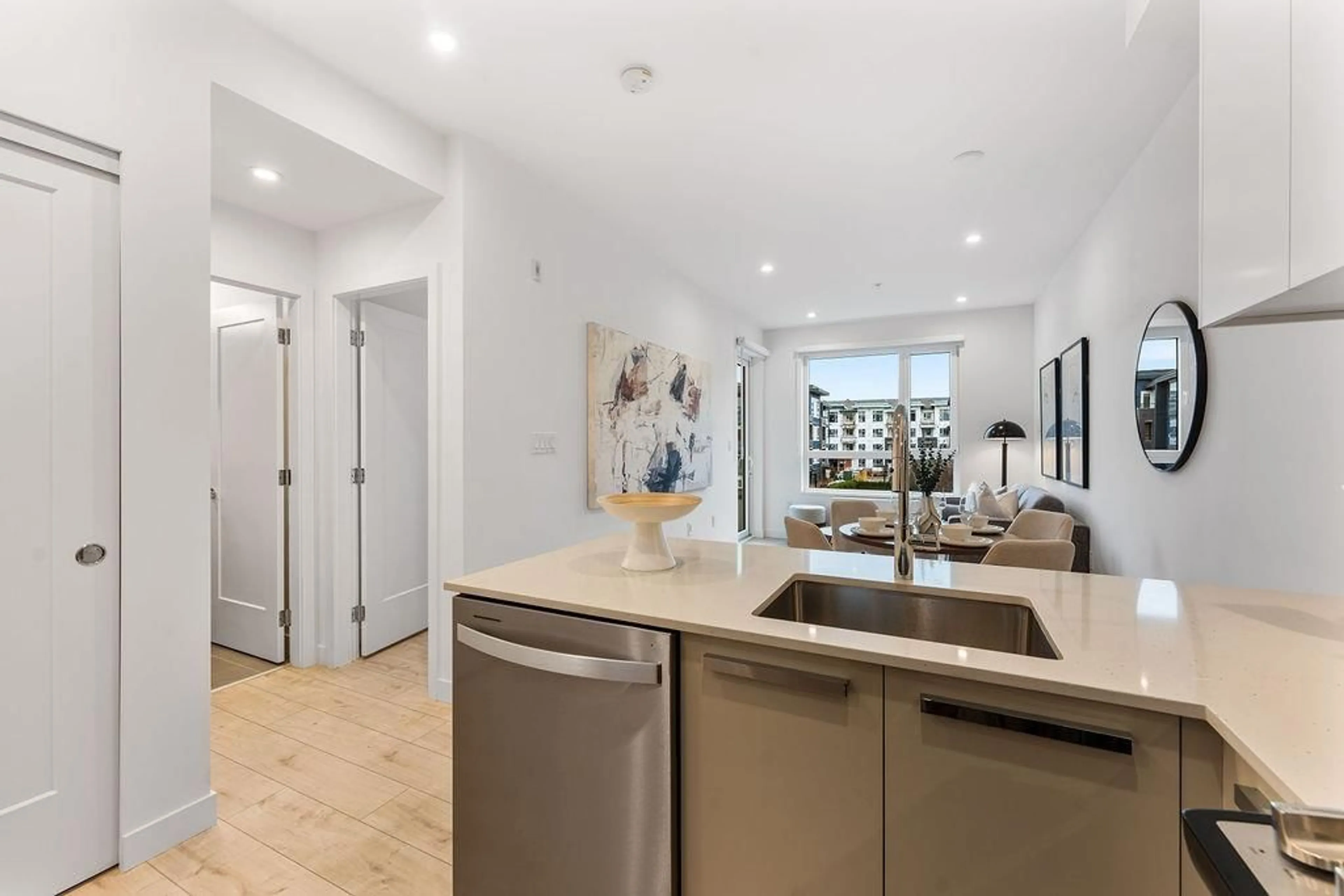 Open concept kitchen, unknown for 114 - 13788 76 AVENUE, Surrey British Columbia V3W3V9