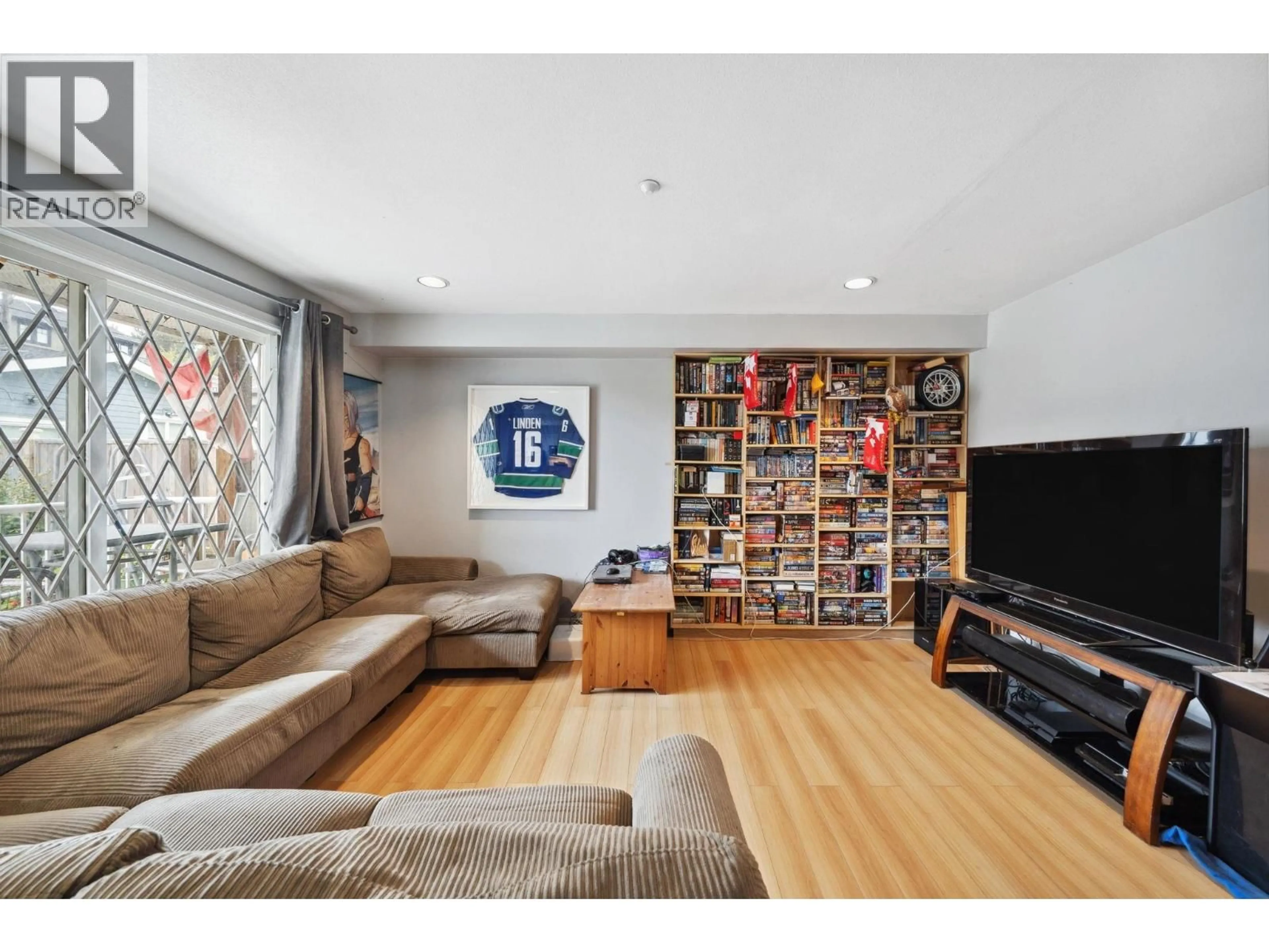 Unknown for 3298 2ND AVENUE, Vancouver British Columbia V5M1G3
