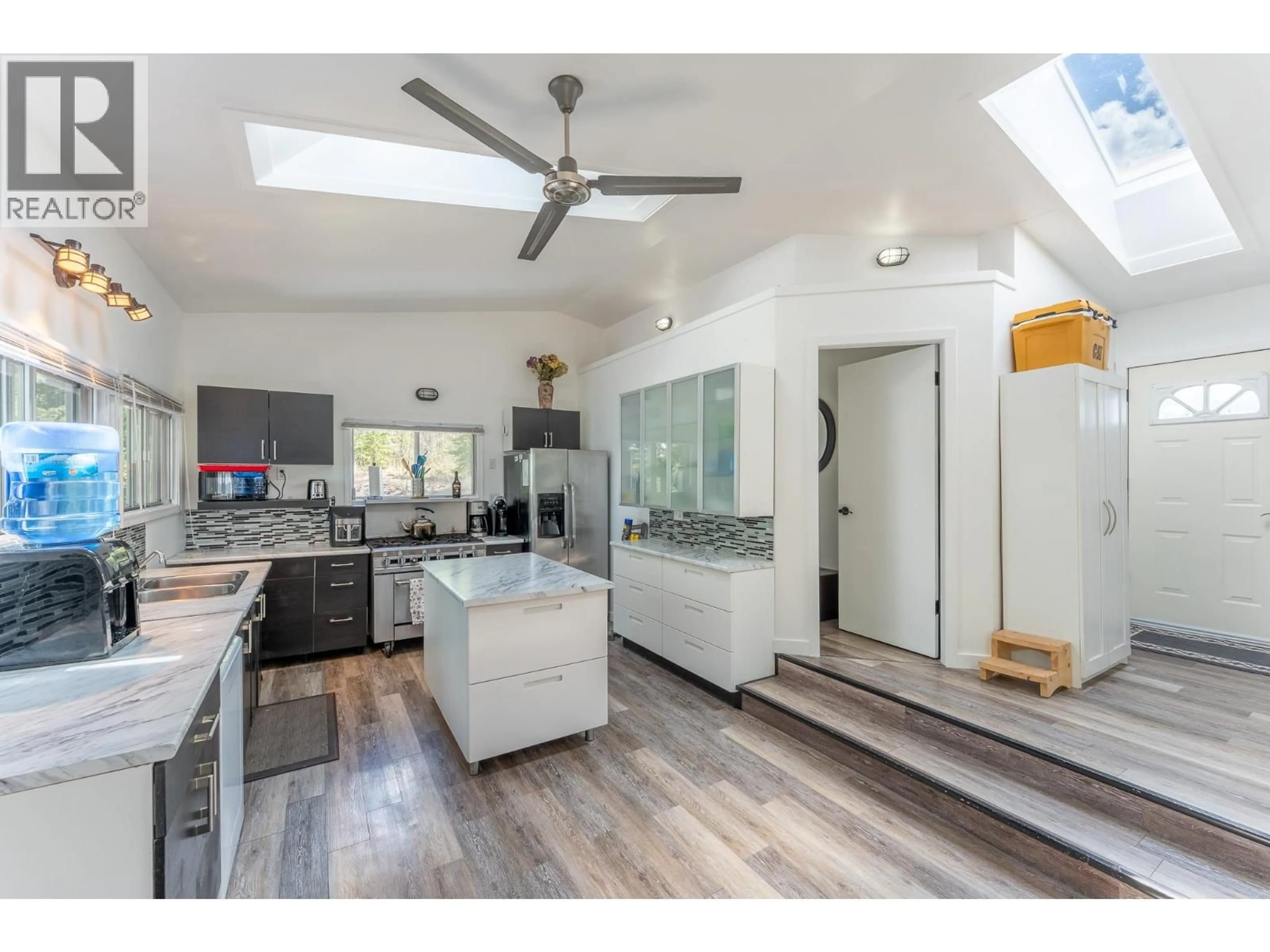 Open concept kitchen, unknown for 49620 LLOYD DRIVE, Cluculz Lake British Columbia V0J3A3