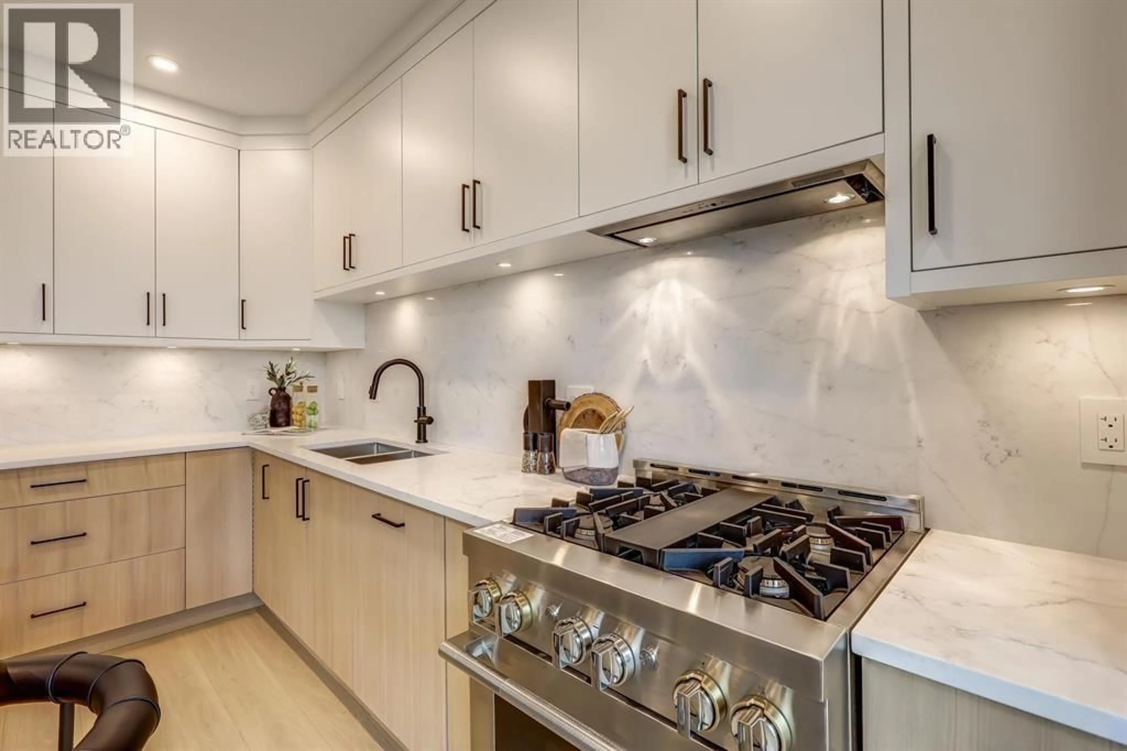 Contemporary kitchen, ceramic/tile floor for 2 - 3695 26 AVENUE, Vancouver British Columbia V5R2M7