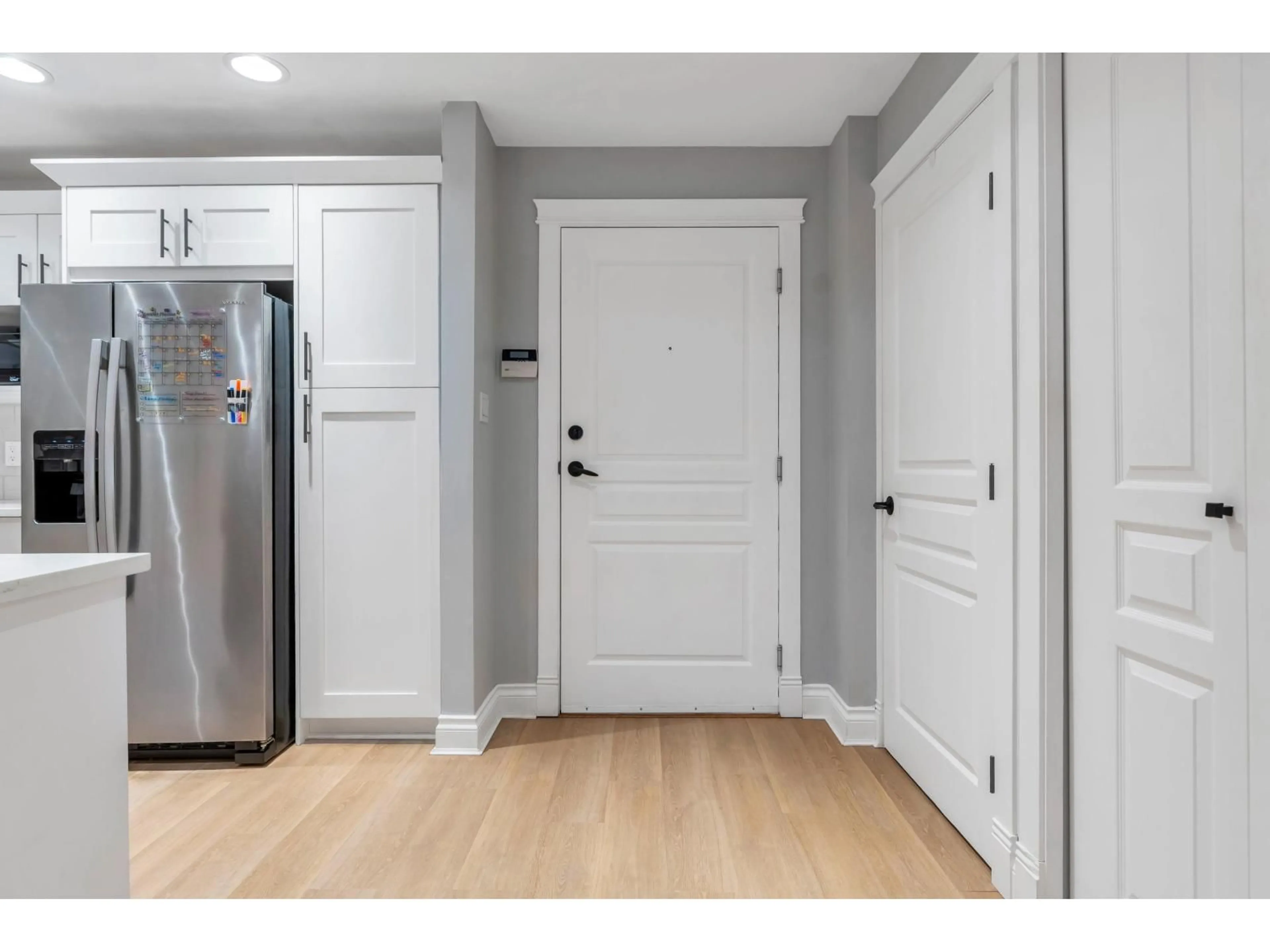 Indoor entryway for 112 - 1787 154 STREET, Surrey British Columbia V4A4S1