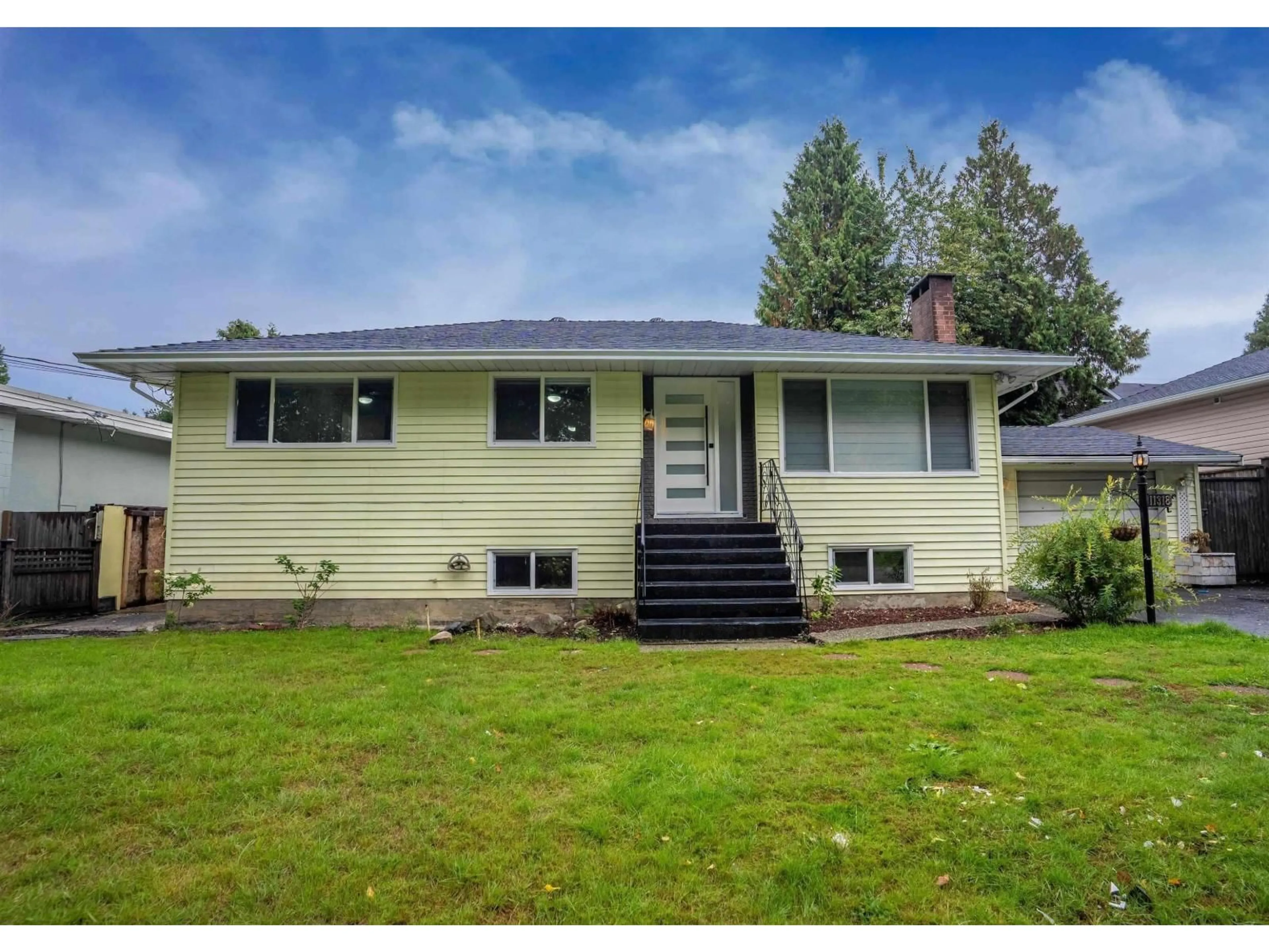 Home with vinyl exterior material, street for 11318 GLEN AVON DRIVE, Surrey British Columbia V3R4Y5