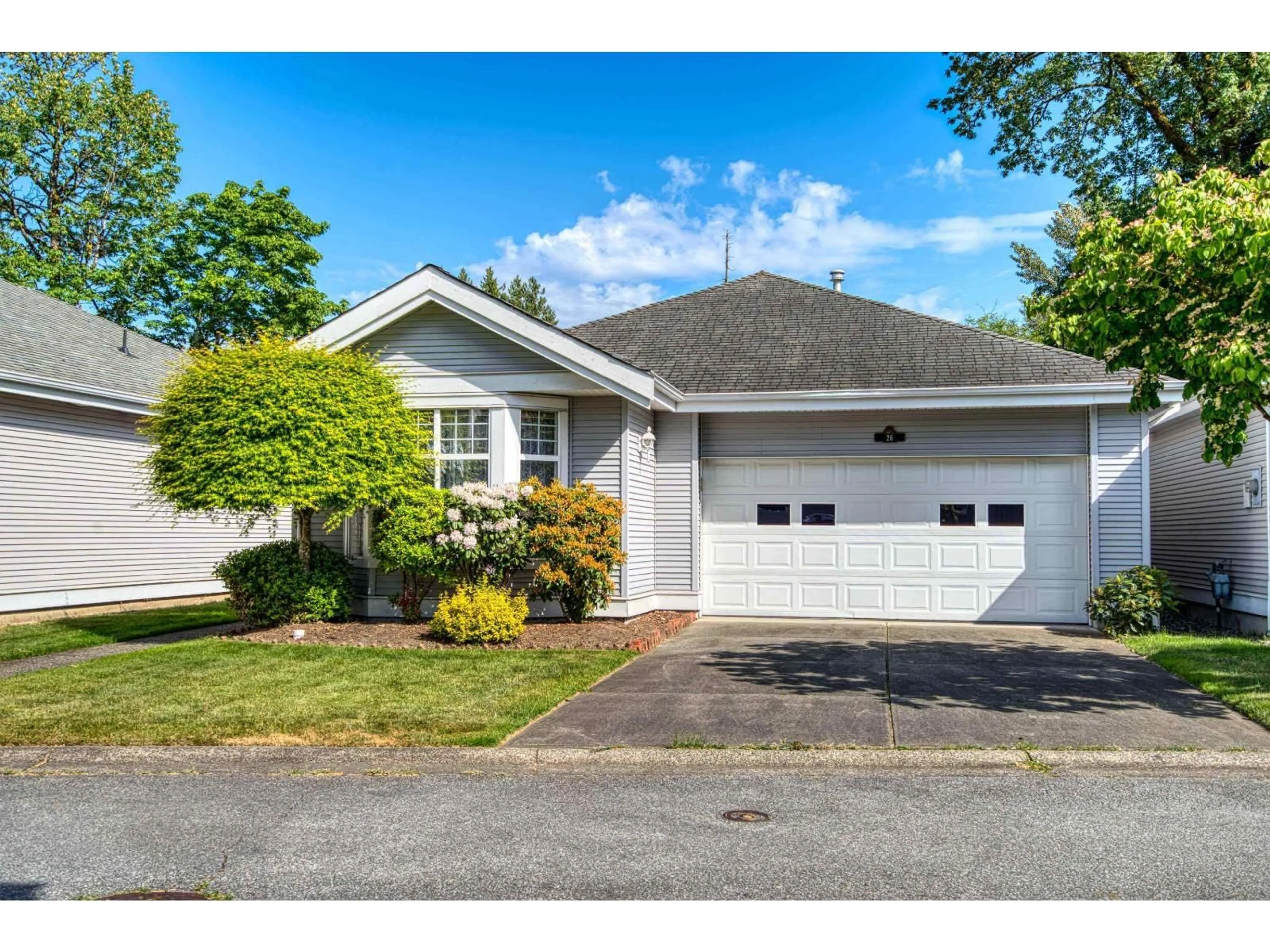 Home with vinyl exterior material, street for 26 - 20770 97B STREET, Langley British Columbia V1M3X9