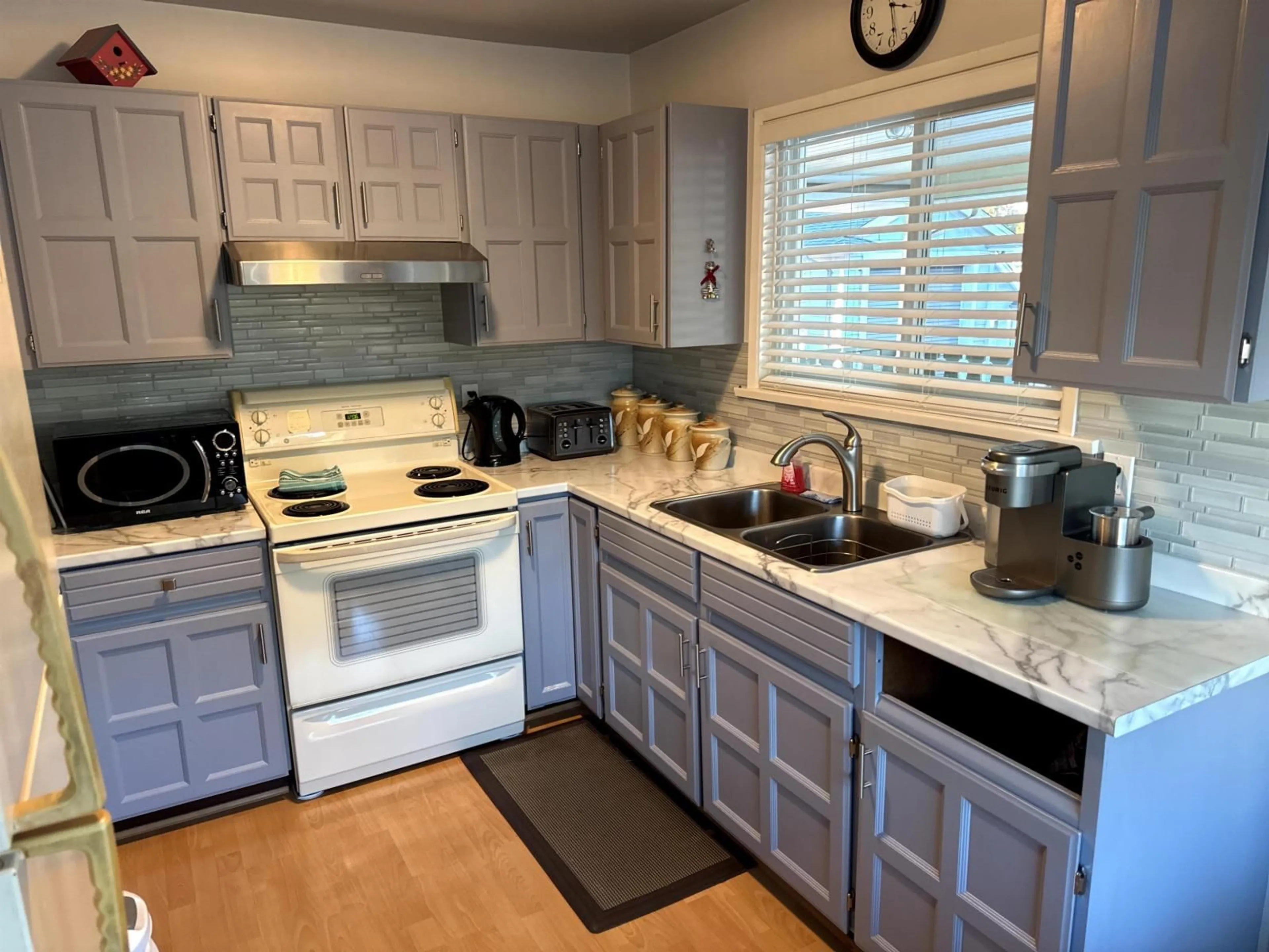 Standard kitchen, unknown for 4545 208 STREET, Langley British Columbia V3A2H7