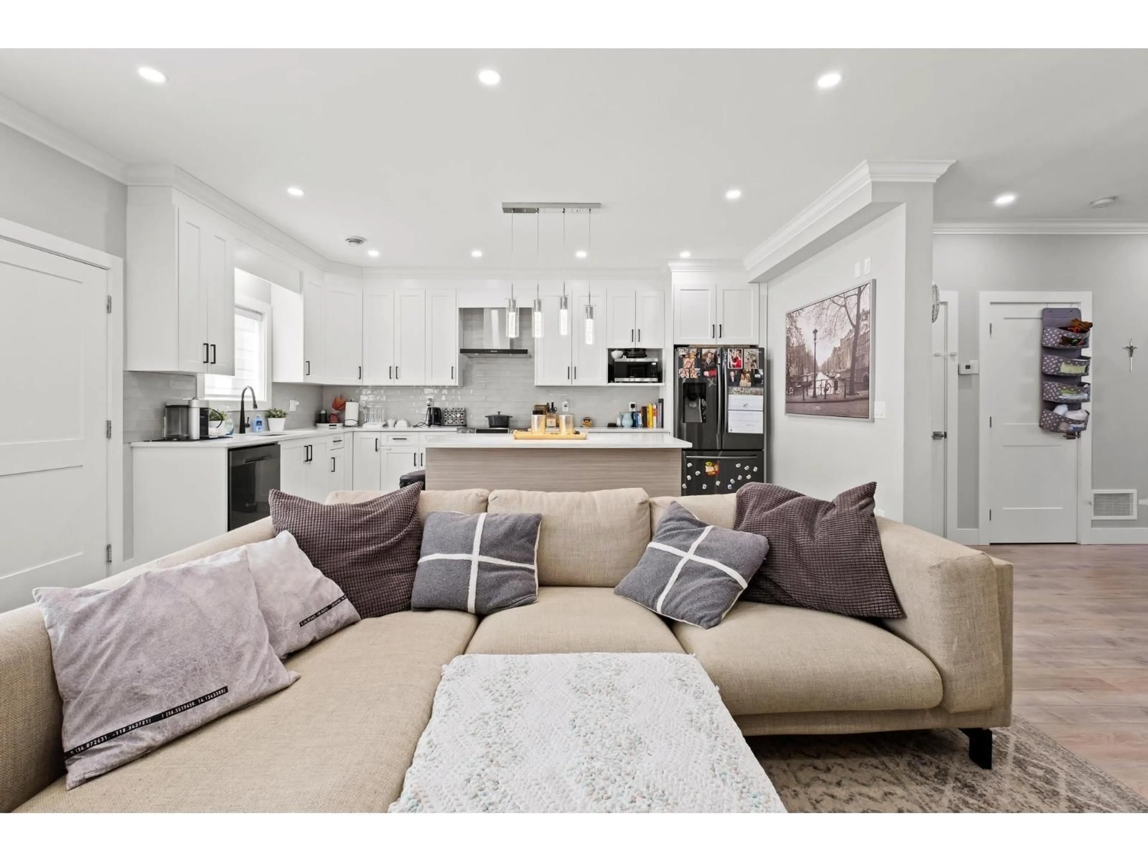 Open concept kitchen, unknown for 19436 72A AVENUE, Surrey British Columbia V4N5X9