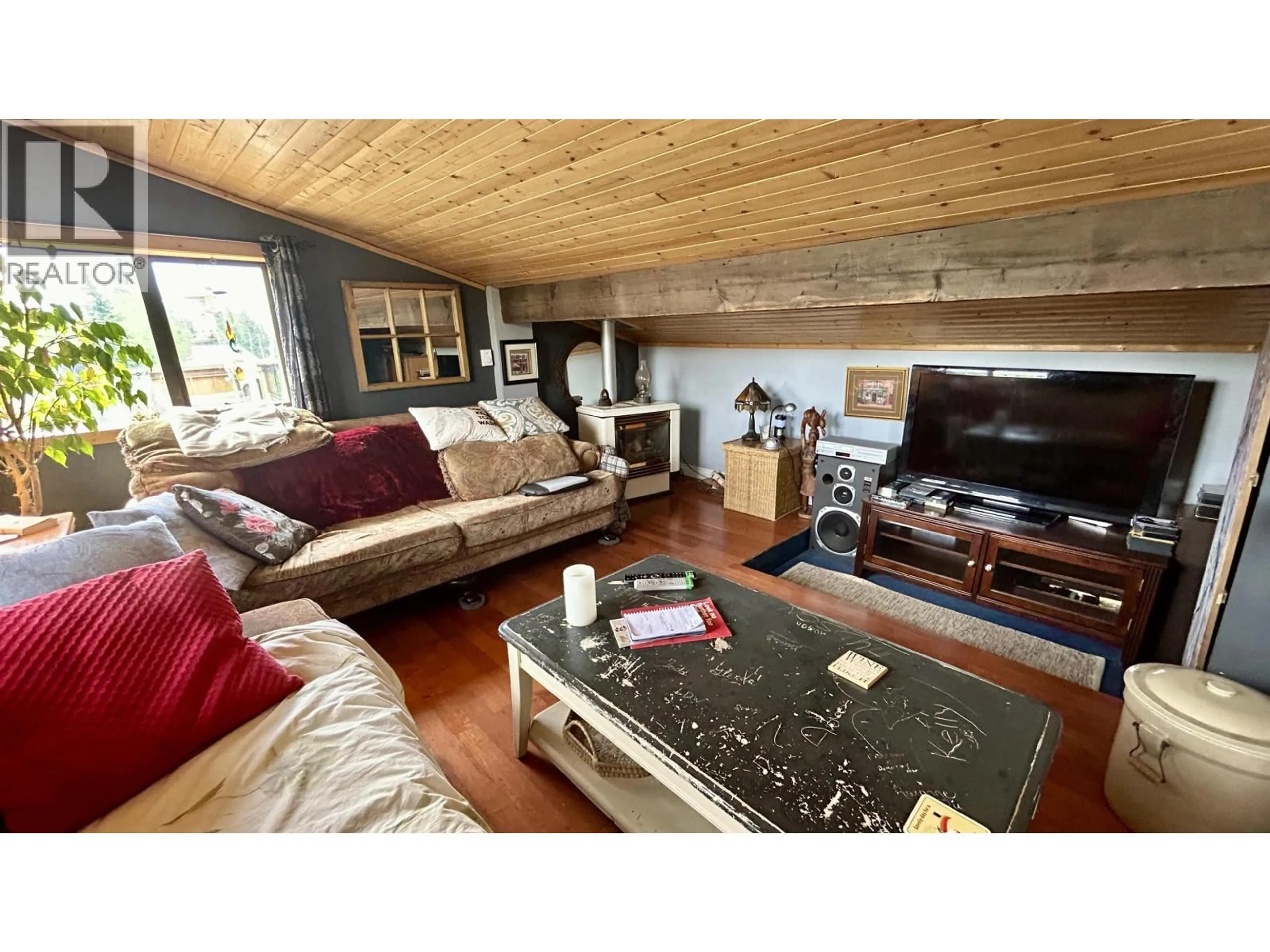 Living room with furniture, wood/laminate floor for 7554 BRIDGE LAKE BUSINESS RTE, Bridge Lake British Columbia V0K1E0