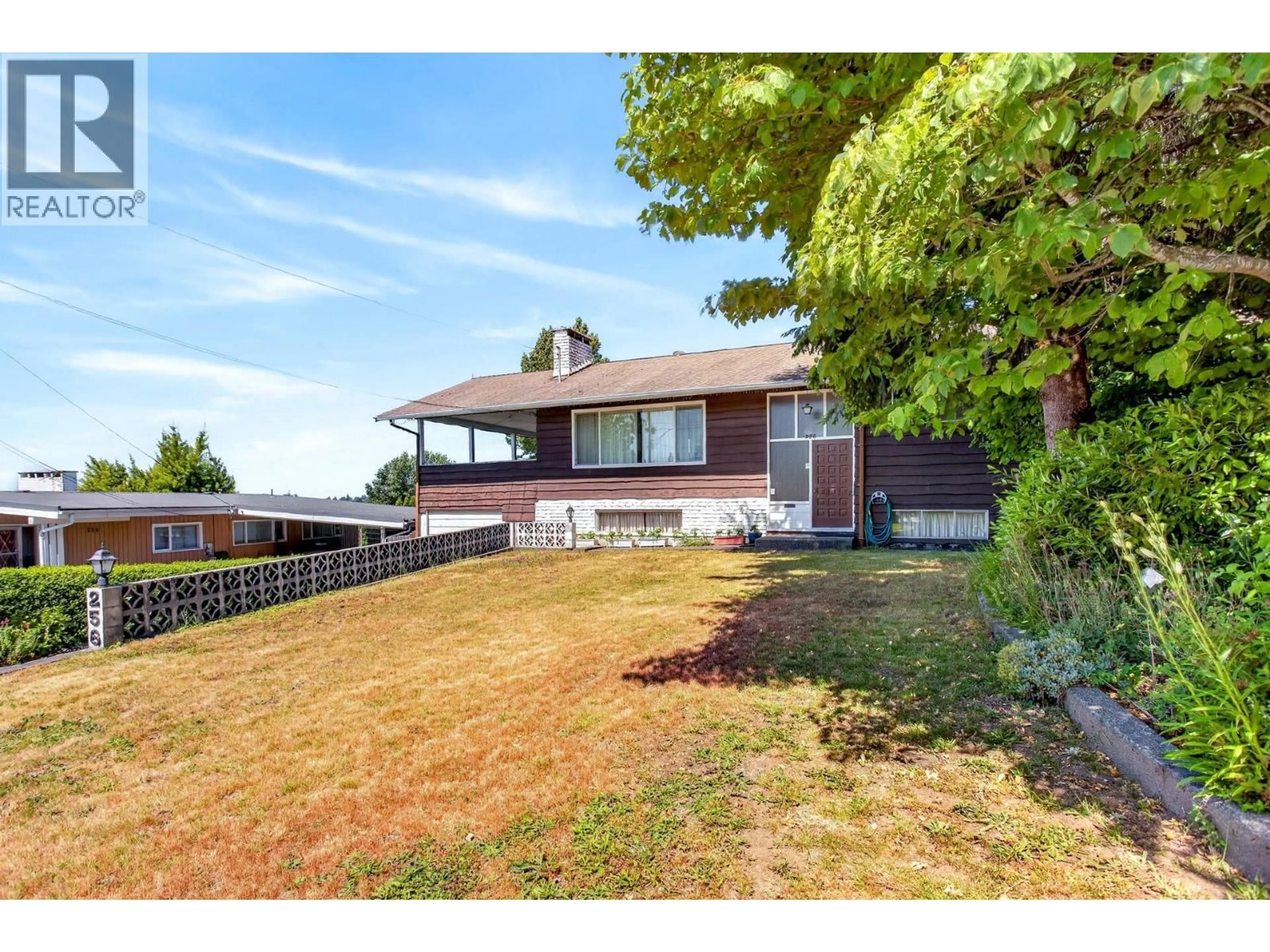 A pic from outside/outdoor area/front of a property/back of a property/a pic from drone, water/lake/river/ocean view for 256 ROSSMORE COURT, Coquitlam British Columbia V3K5H3