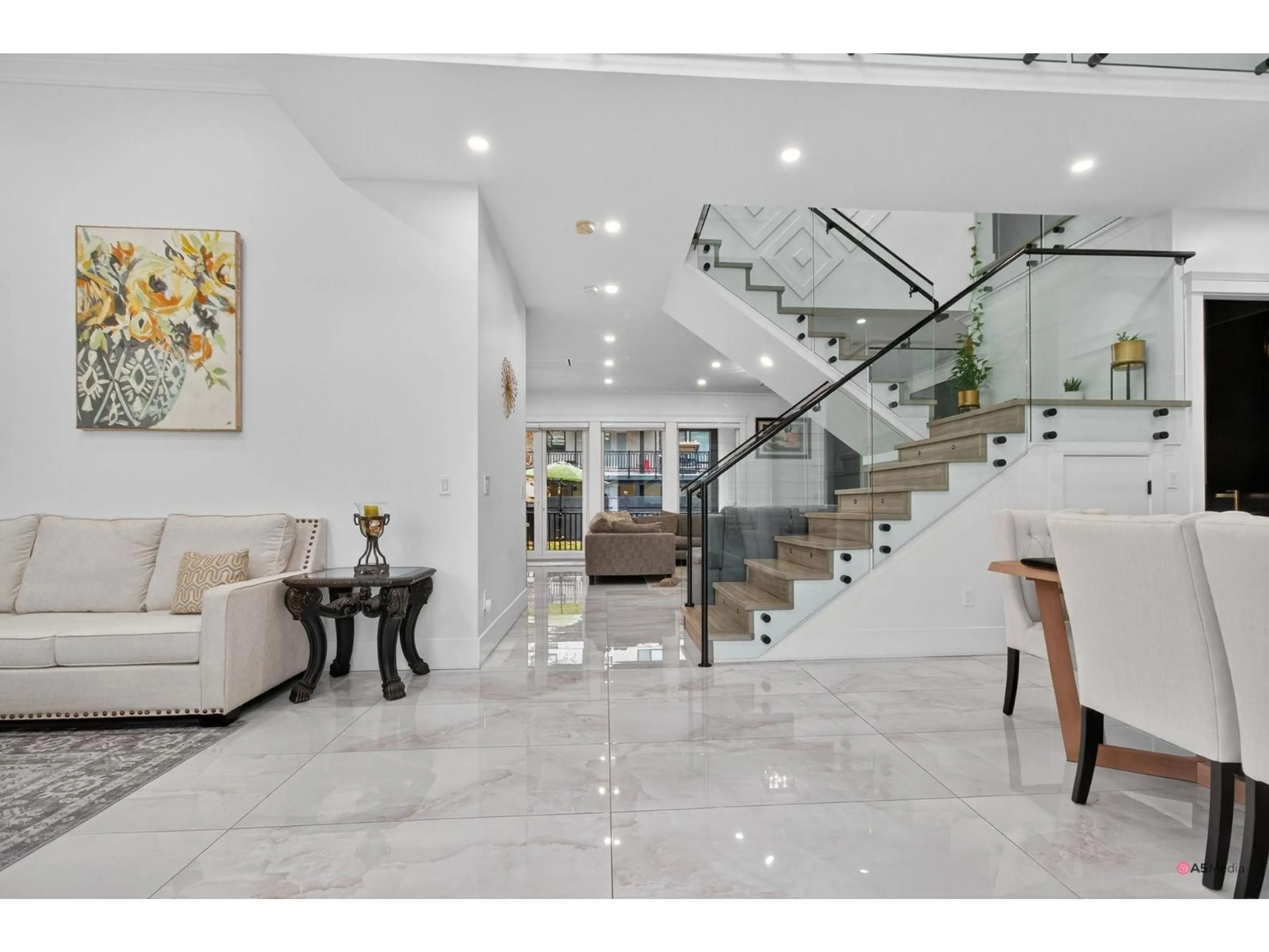Indoor foyer for 17925 56A AVENUE, Surrey British Columbia V3S5H4