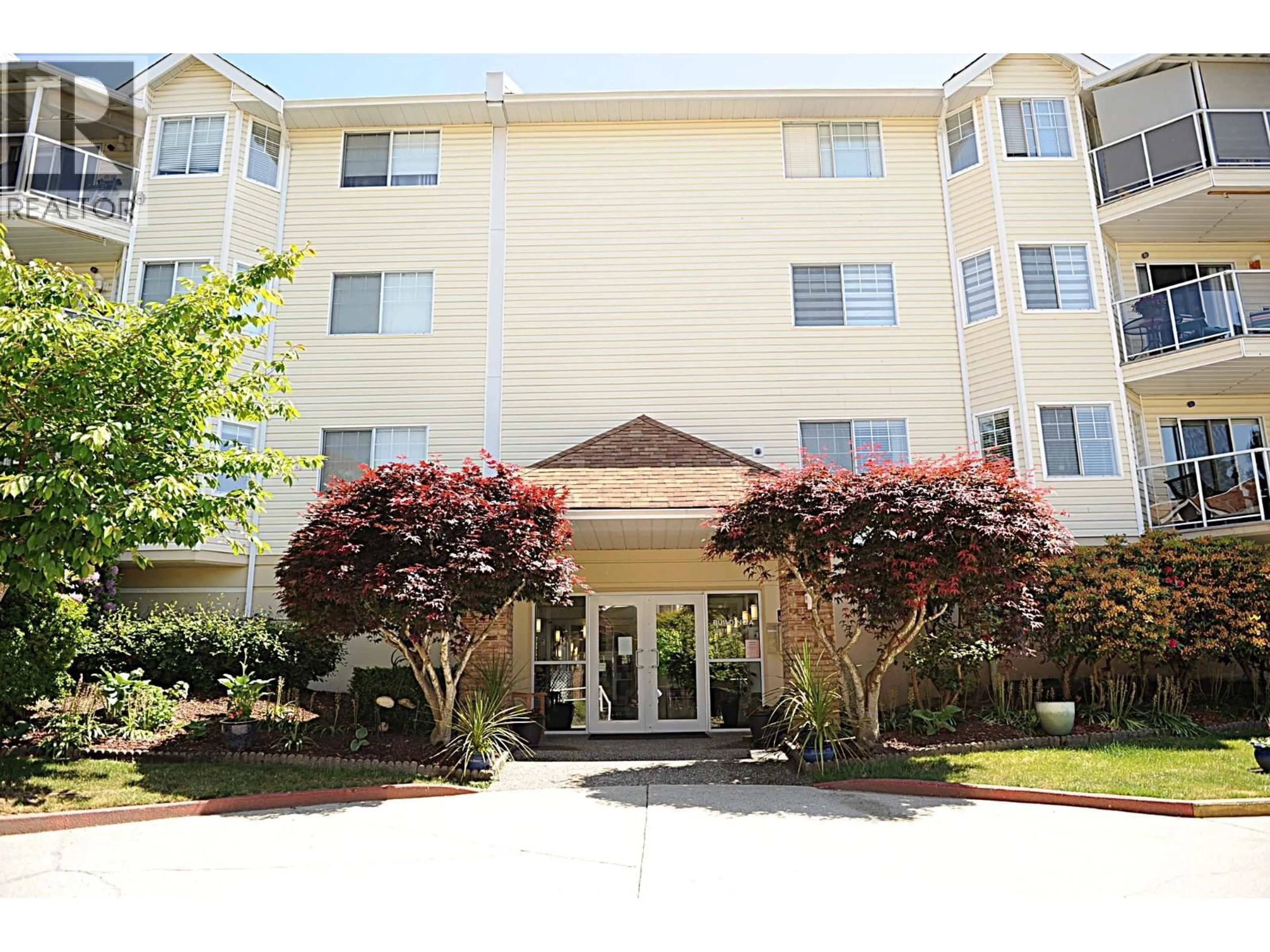 Indoor foyer for 104 - 22611 116 AVENUE, Maple Ridge British Columbia V2X0W7