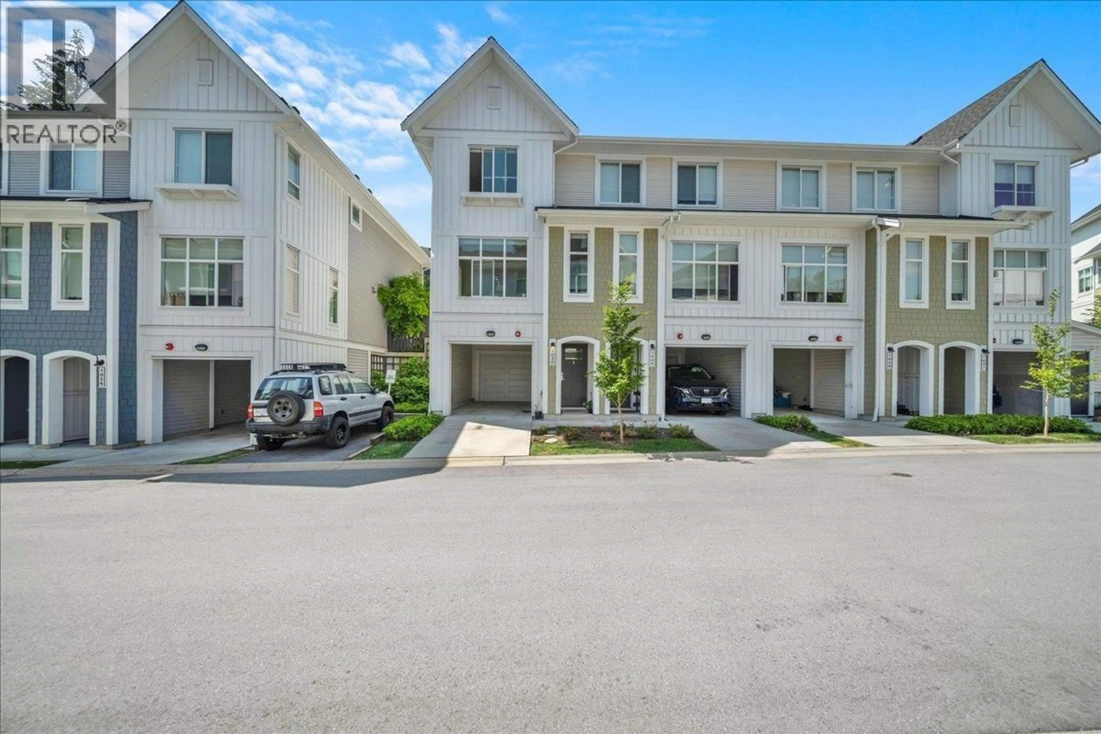 A pic from outside/outdoor area/front of a property/back of a property/a pic from drone, street for 1050 - 11280 PAZARENA PLACE, Maple Ridge British Columbia V2X4K9