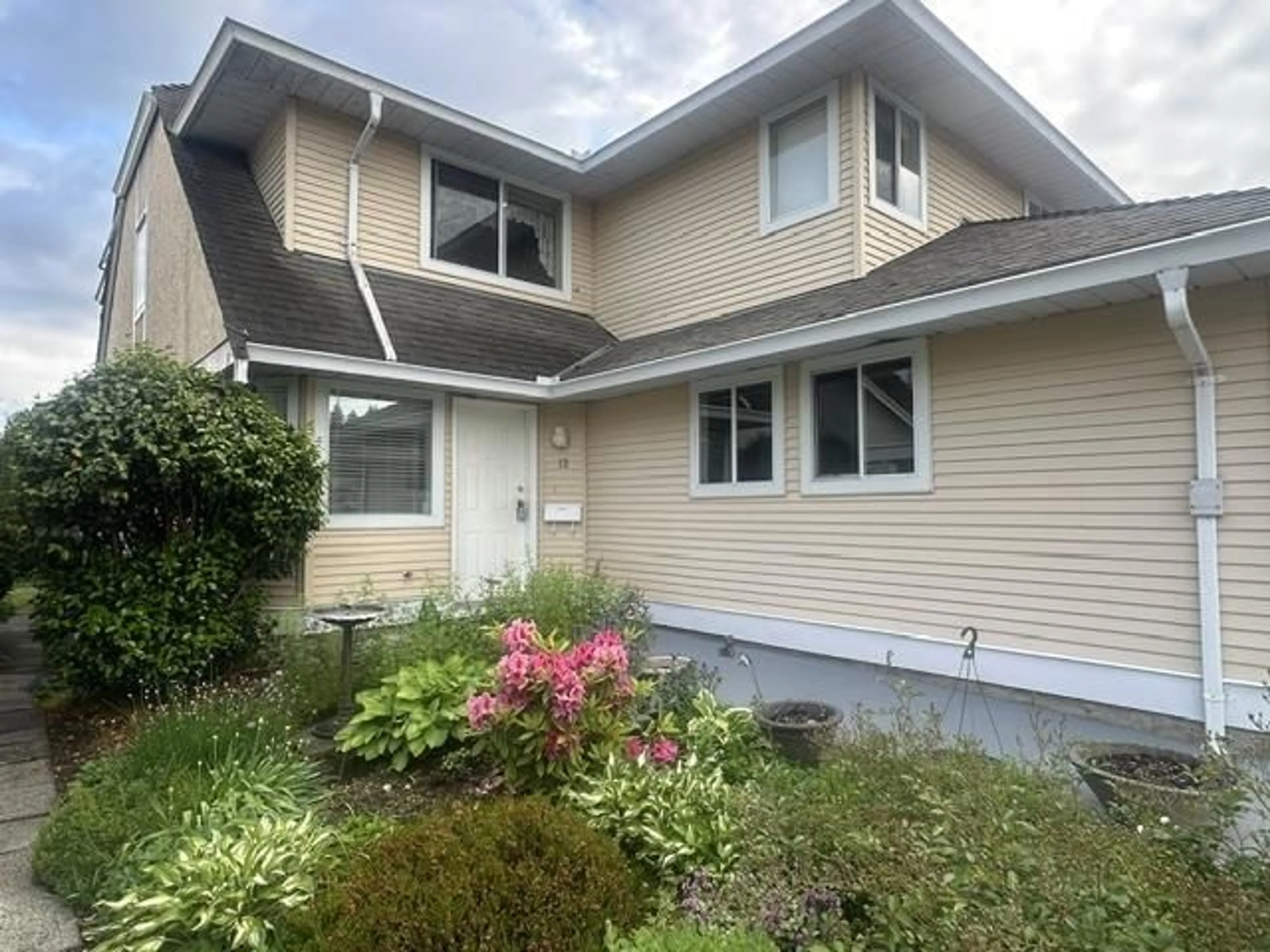 Home with vinyl exterior material, street for 12 - 2475 EMERSON STREET, Abbotsford British Columbia V2T4W5