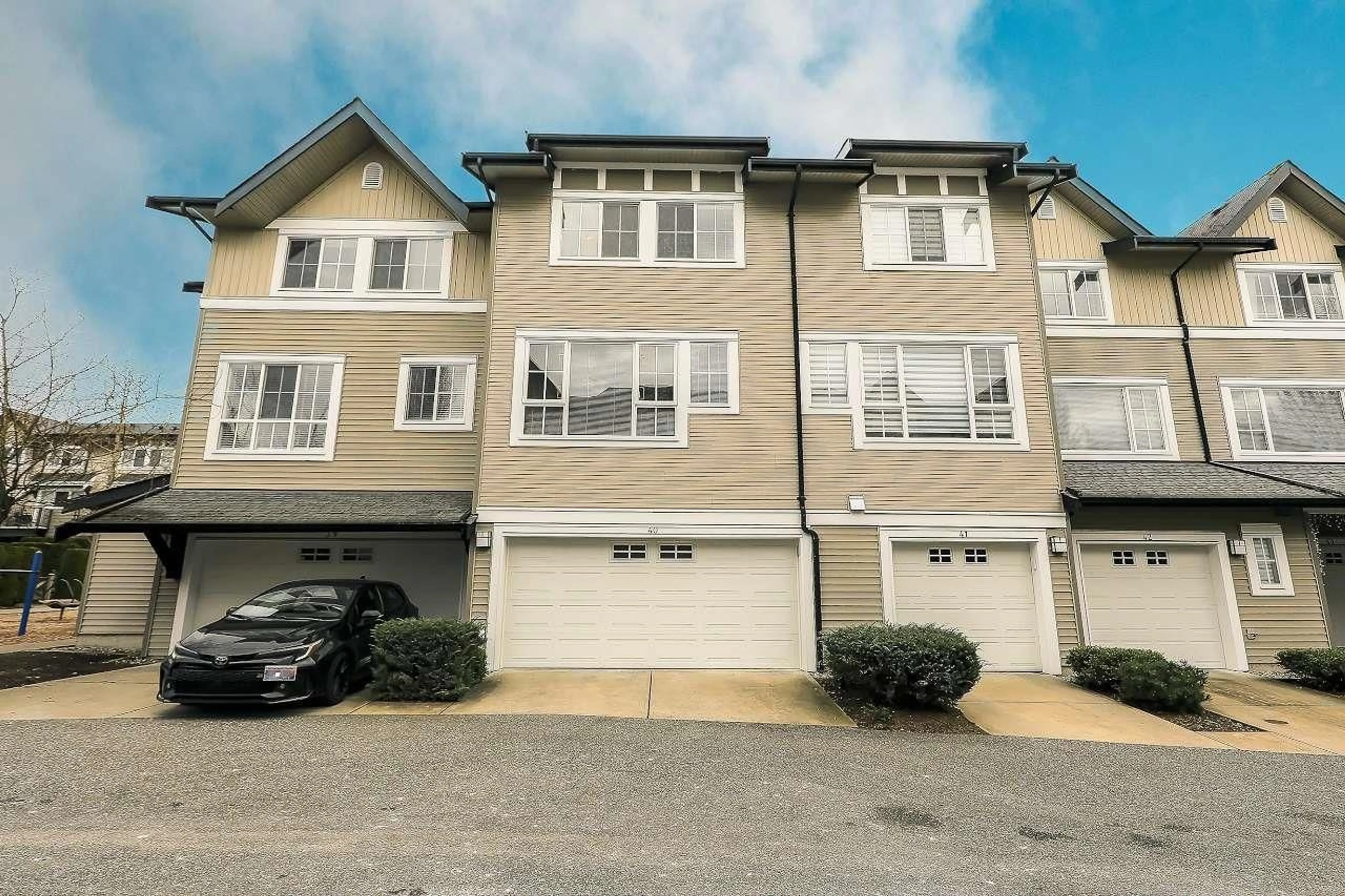 Unknown for 40 - 2450 161A STREET, Surrey British Columbia V3Z8K4