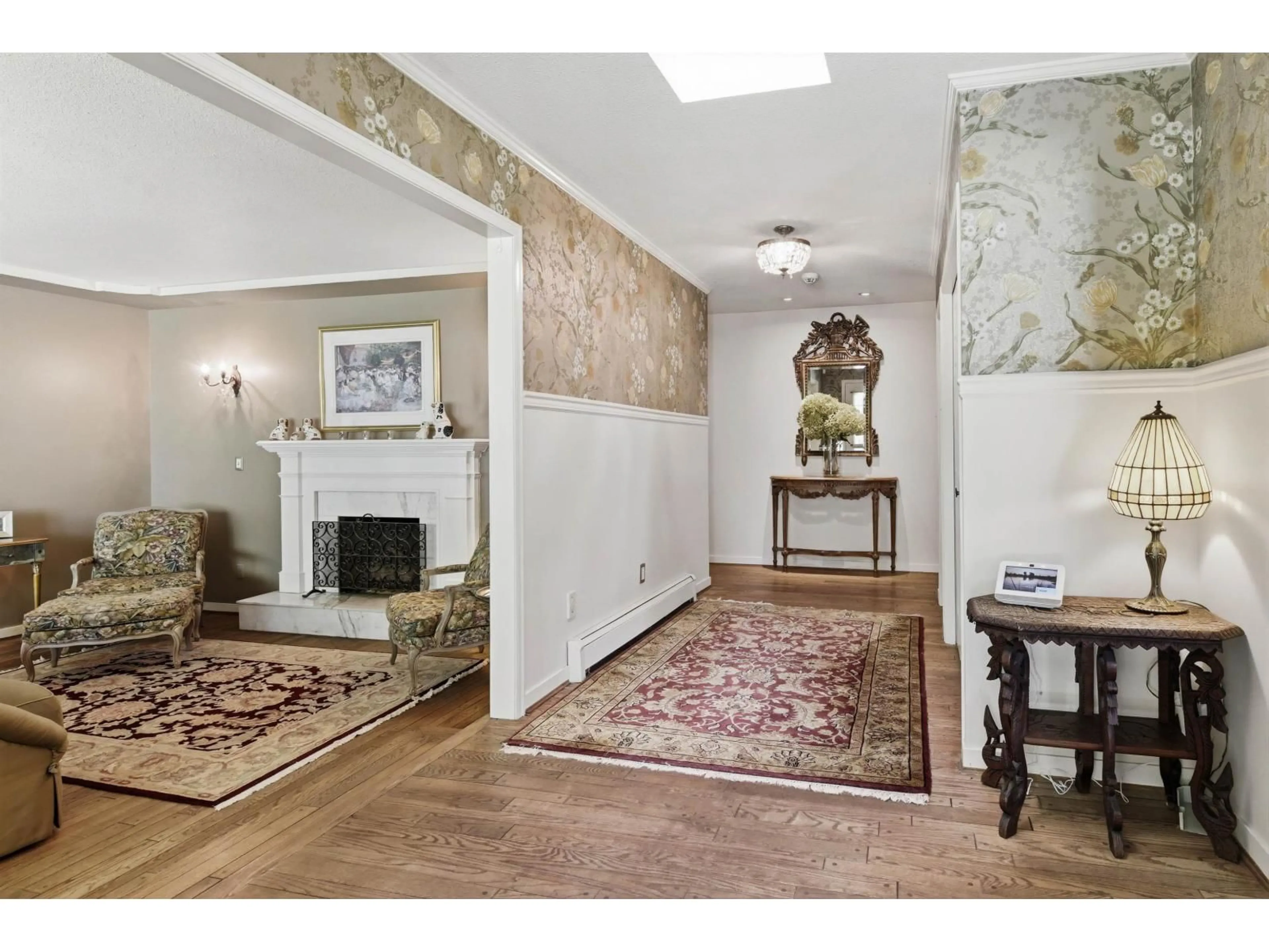 Indoor foyer for 433 202ND STREET, Langley British Columbia V2Z1V7