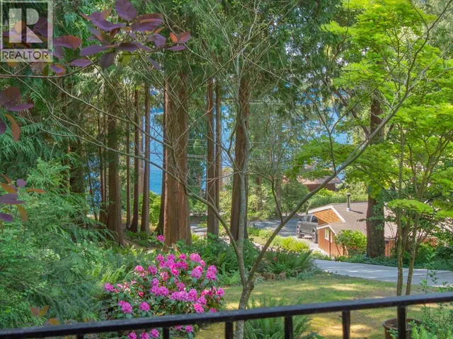 8626 REDROOFFS ROAD, Halfmoon Bay 5