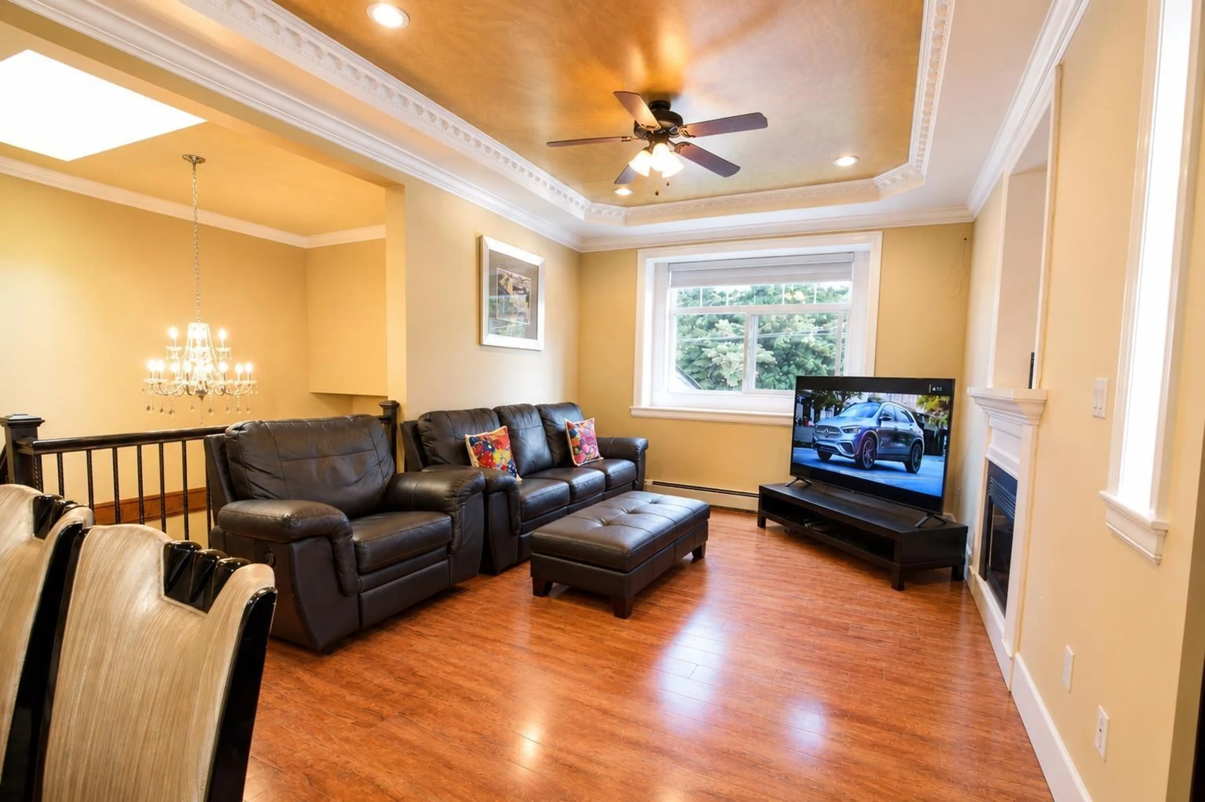 Living room with furniture, wood/laminate floor for 14926 102A AVENUE, Surrey British Columbia V3R1K9