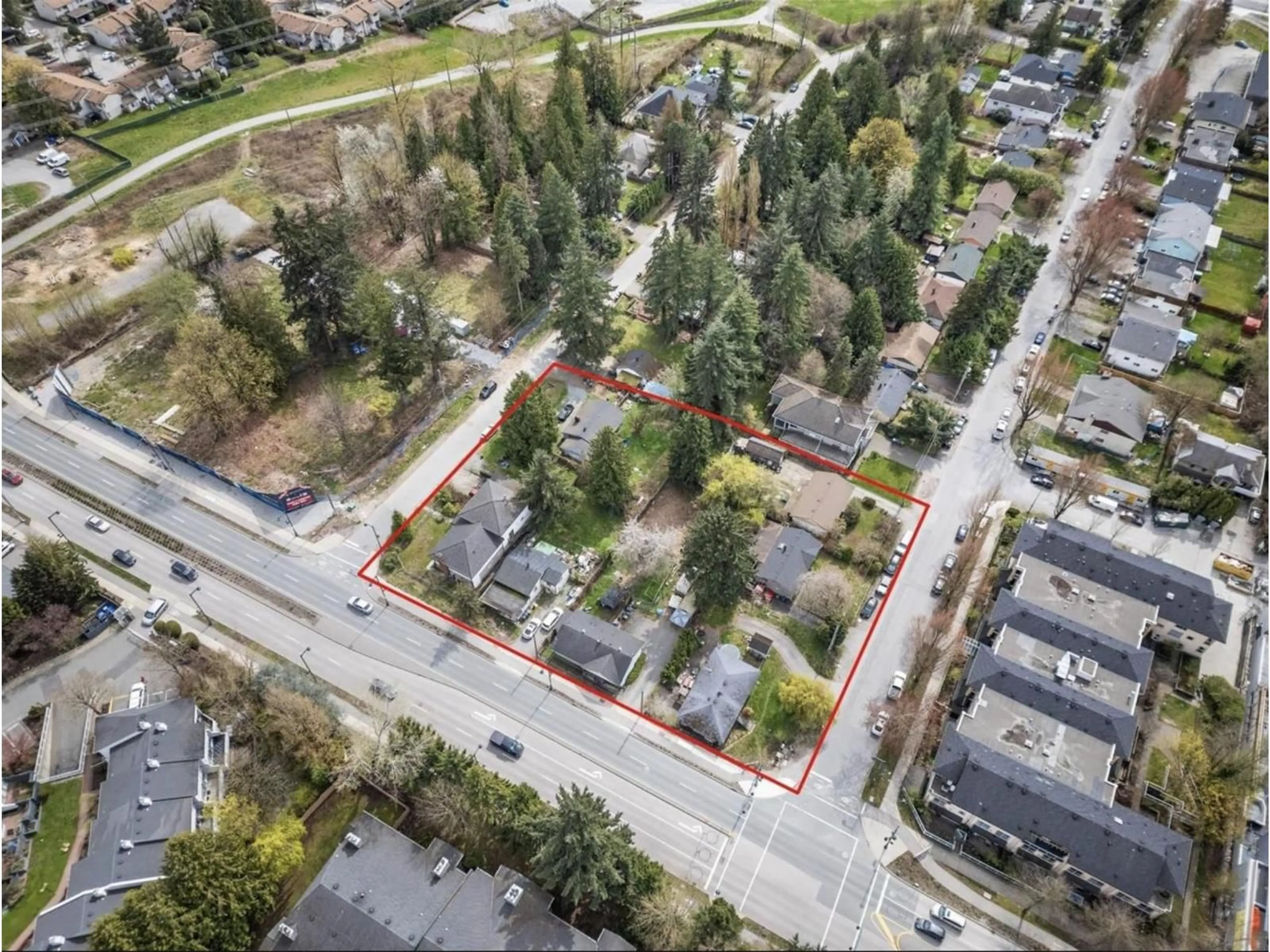 A pic from outside/outdoor area/front of a property/back of a property/a pic from drone, street for 9990 138 STREET, Surrey British Columbia V3T4K2