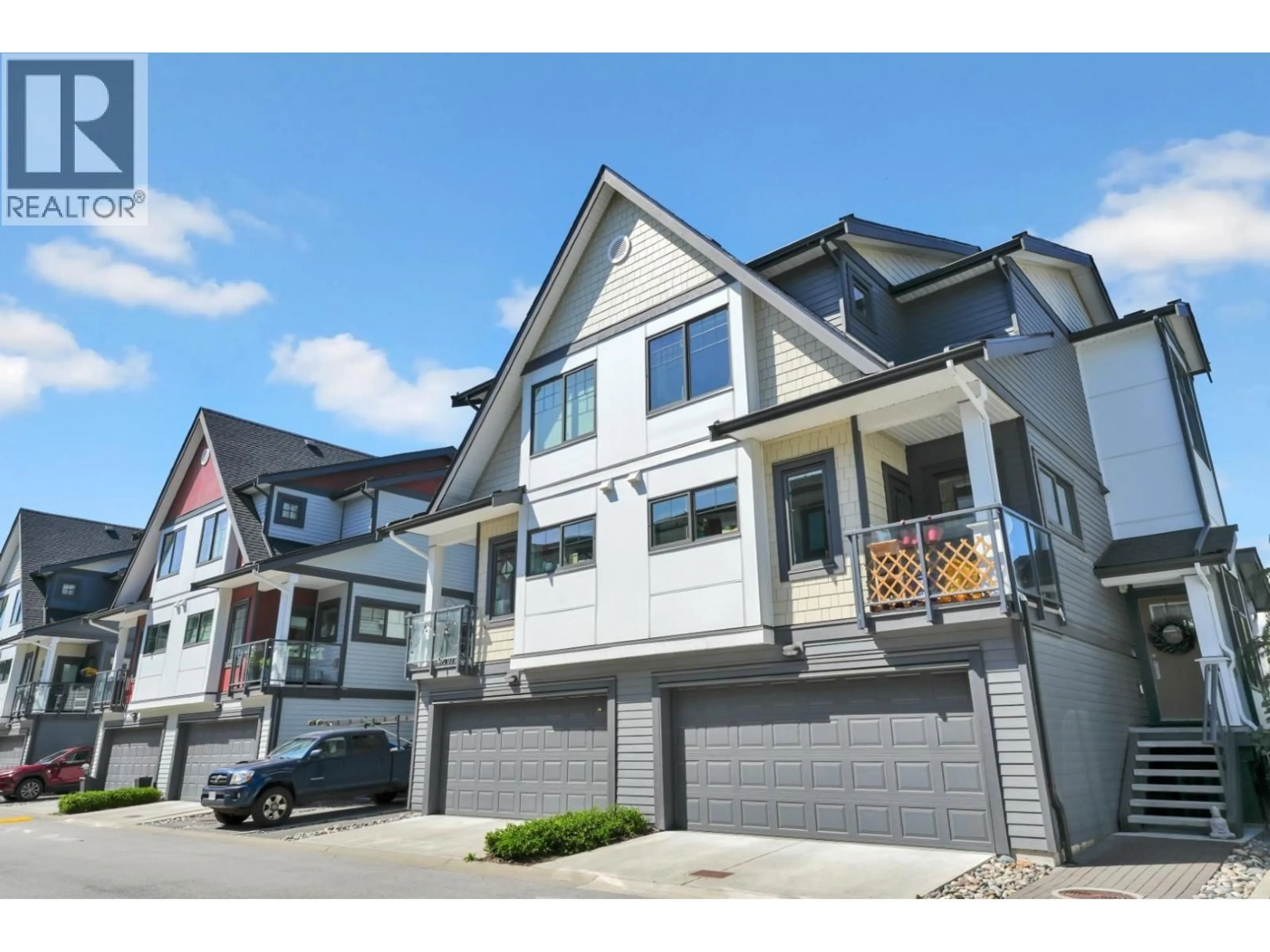 Home with vinyl exterior material, street for 143 - 19451 SUTTON AVENUE, Pitt Meadows British Columbia V3Y0G6