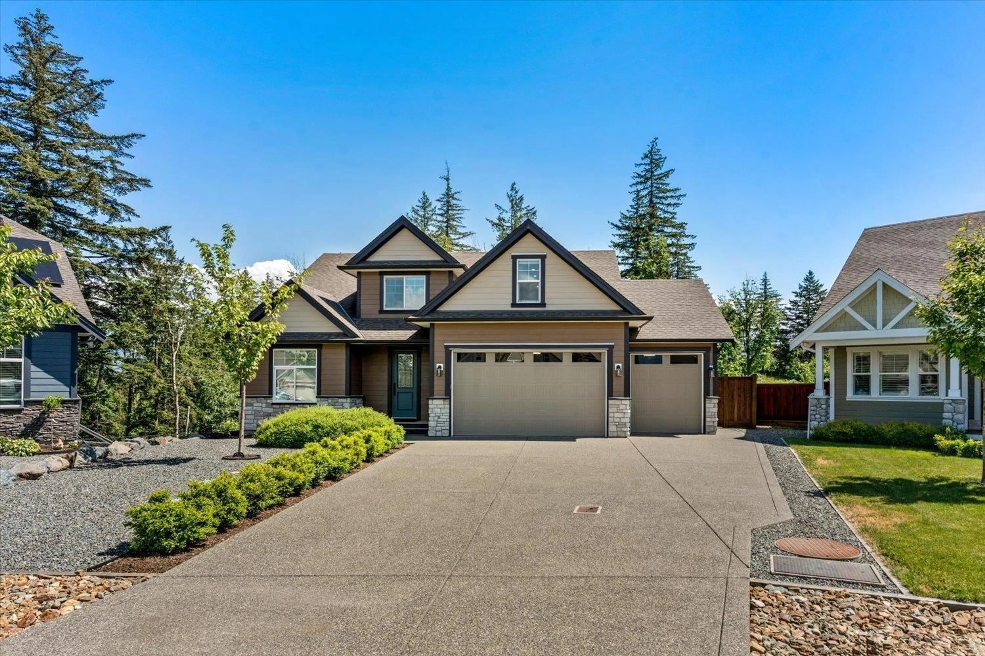 Home with vinyl exterior material, street for 1920 PEREGRINE PLACE, Agassiz British Columbia V0M1A1