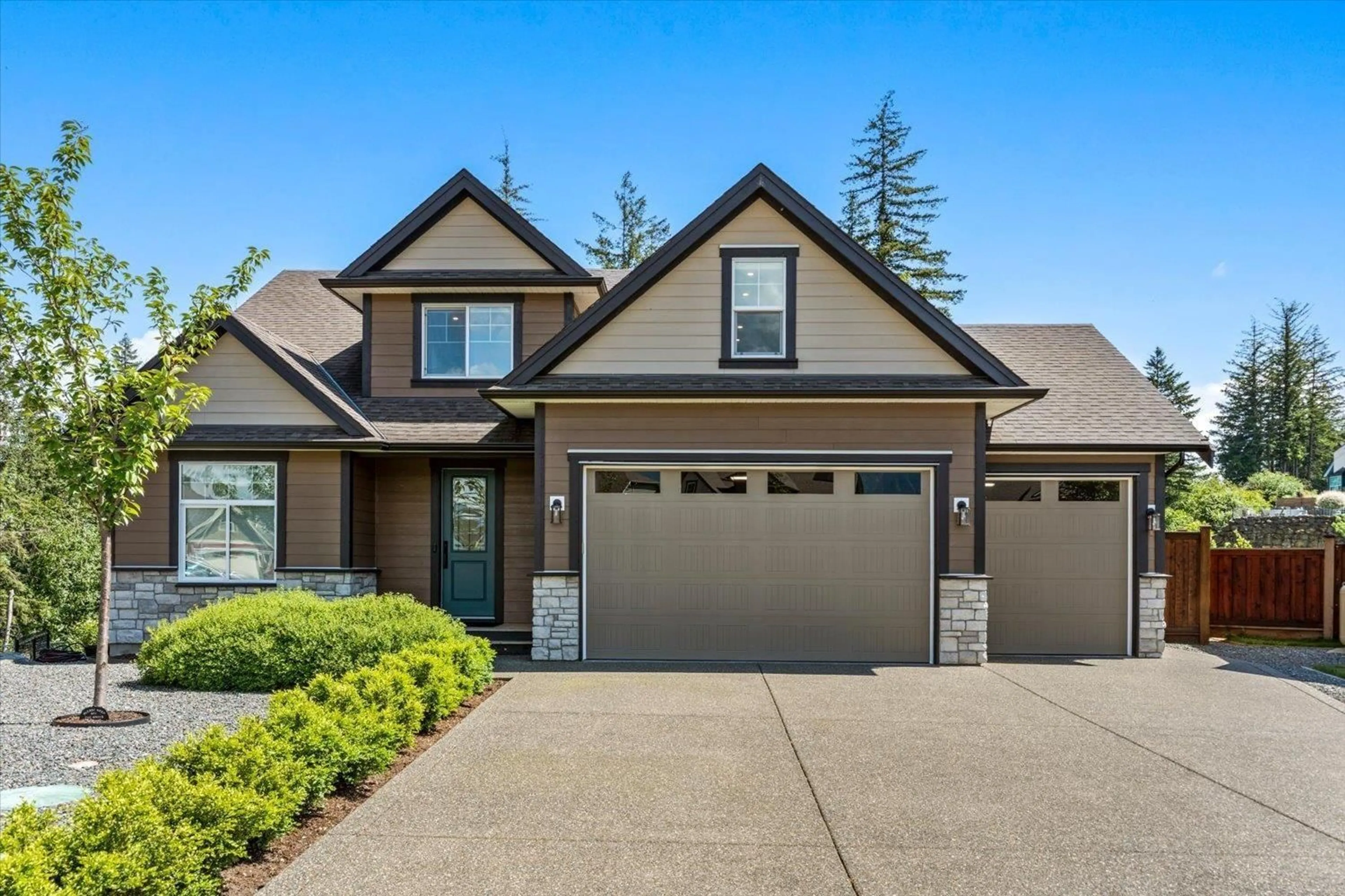 Home with vinyl exterior material, street for 1920 PEREGRINE PLACE, Agassiz British Columbia V0M1A1
