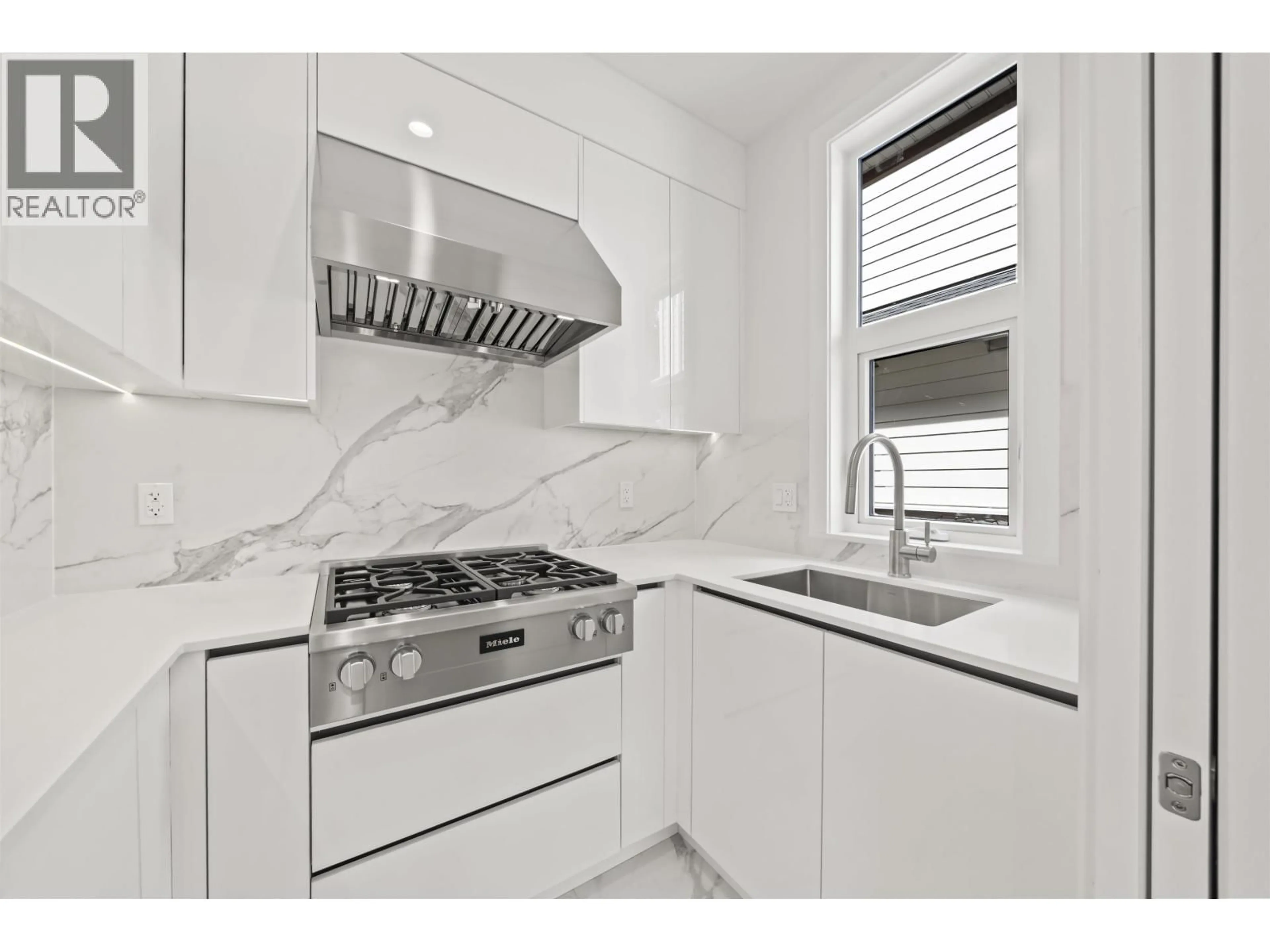 Standard kitchen, ceramic/tile floor for 6706 FRANCIS RD, Richmond British Columbia V7C1K5
