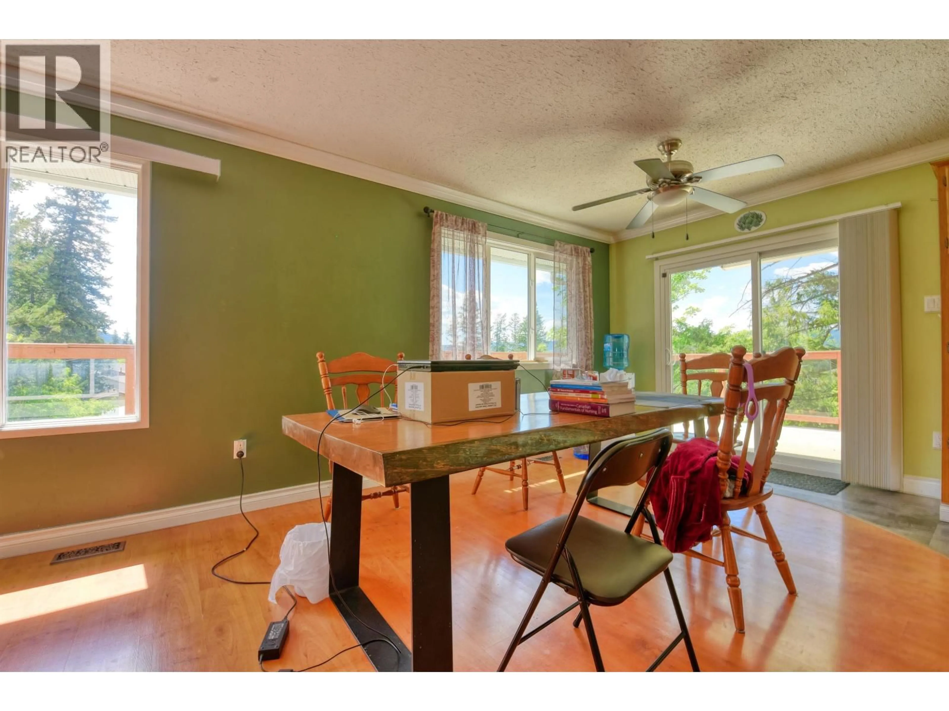 Dining room, wood/laminate floor for 1290 TWELFTH AVENUE, Williams Lake British Columbia V2G3X4