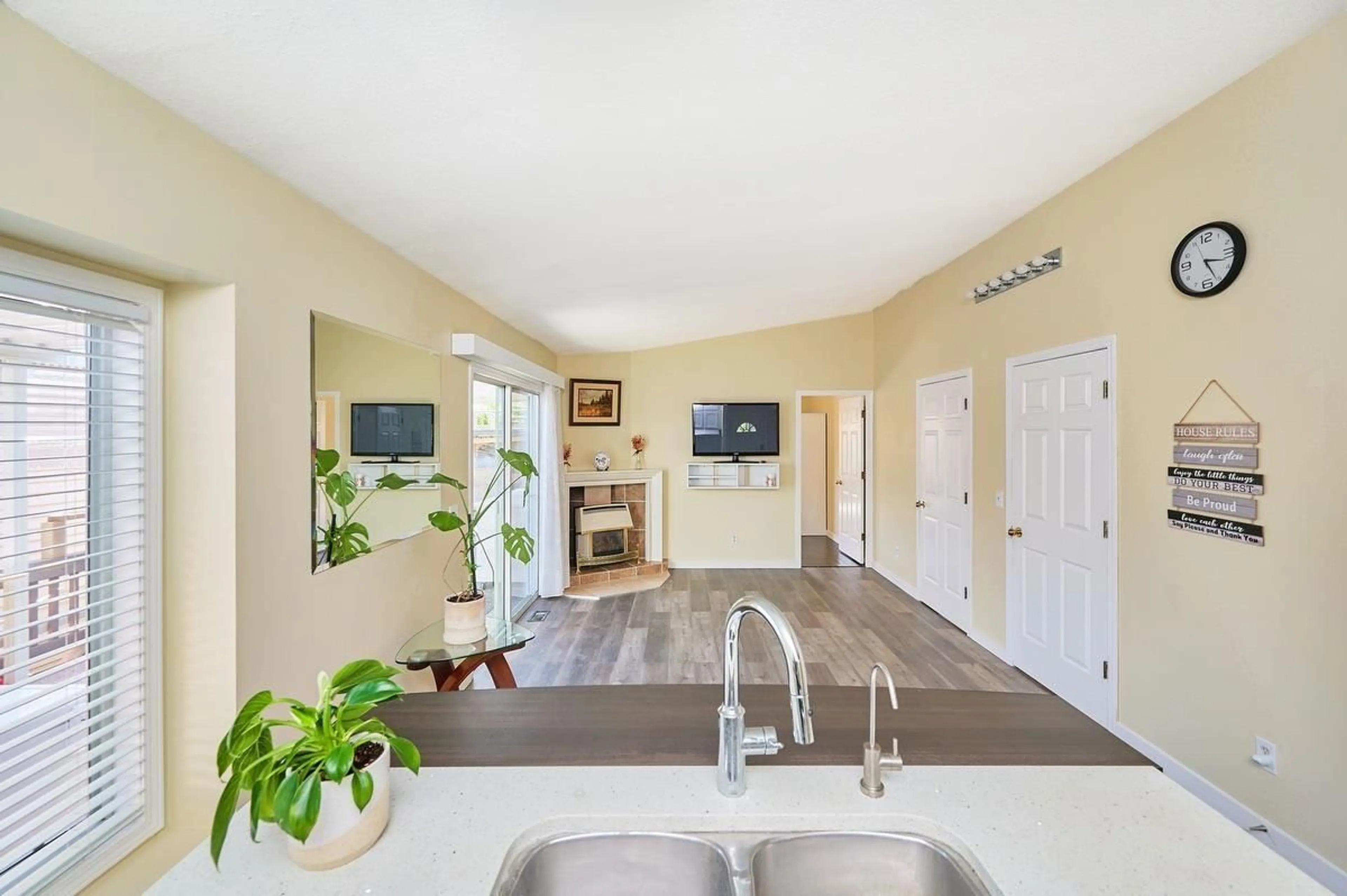 Open concept kitchen, ceramic/tile floor for 67 - 1400 164 STREET, Surrey British Columbia V4A8V8