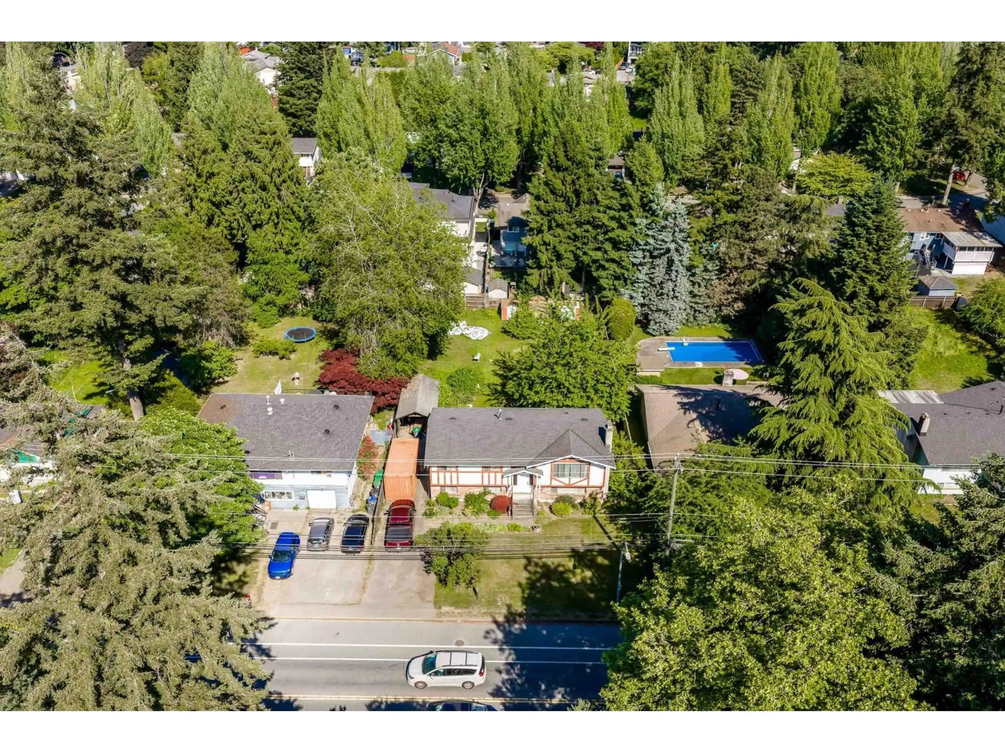 A pic from outside/outdoor area/front of a property/back of a property/a pic from drone, unknown for 7342 140 STREET, Surrey British Columbia V3W5J7