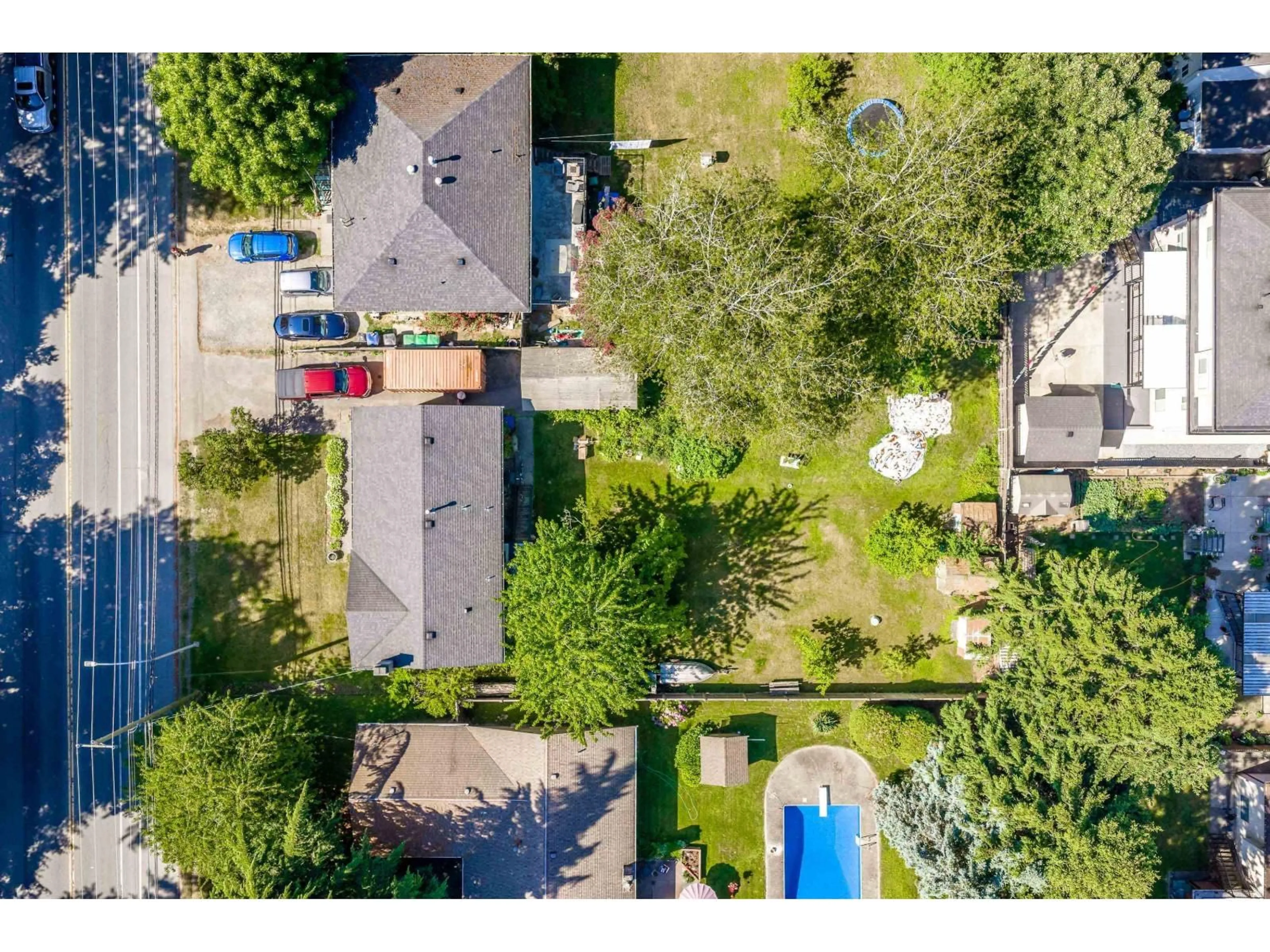 A pic from outside/outdoor area/front of a property/back of a property/a pic from drone, street for 7342 140 STREET, Surrey British Columbia V3W5J7