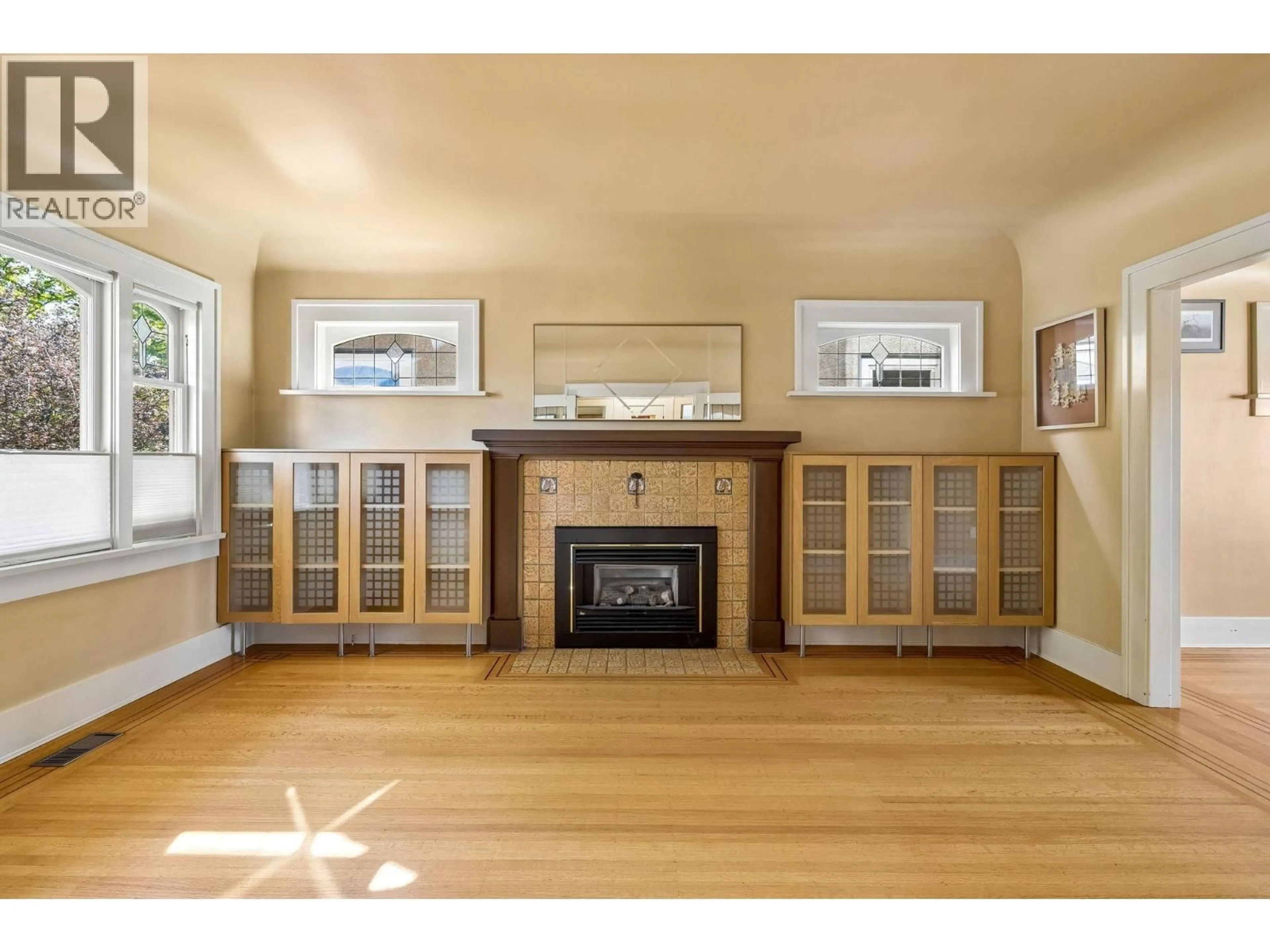 Unknown for 2211 PARKER STREET, Vancouver British Columbia V5L2L8
