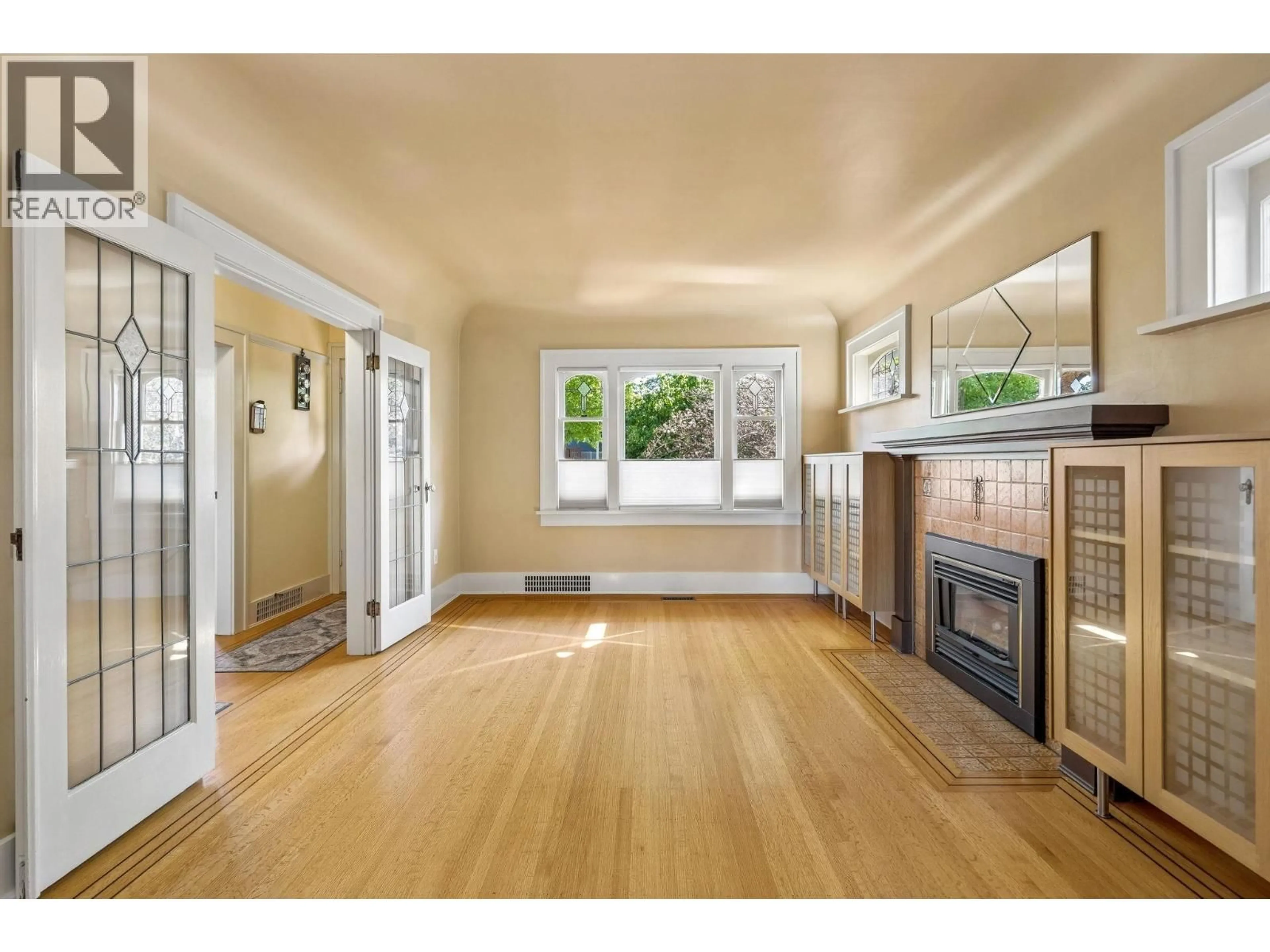 Unknown for 2211 PARKER STREET, Vancouver British Columbia V5L2L8