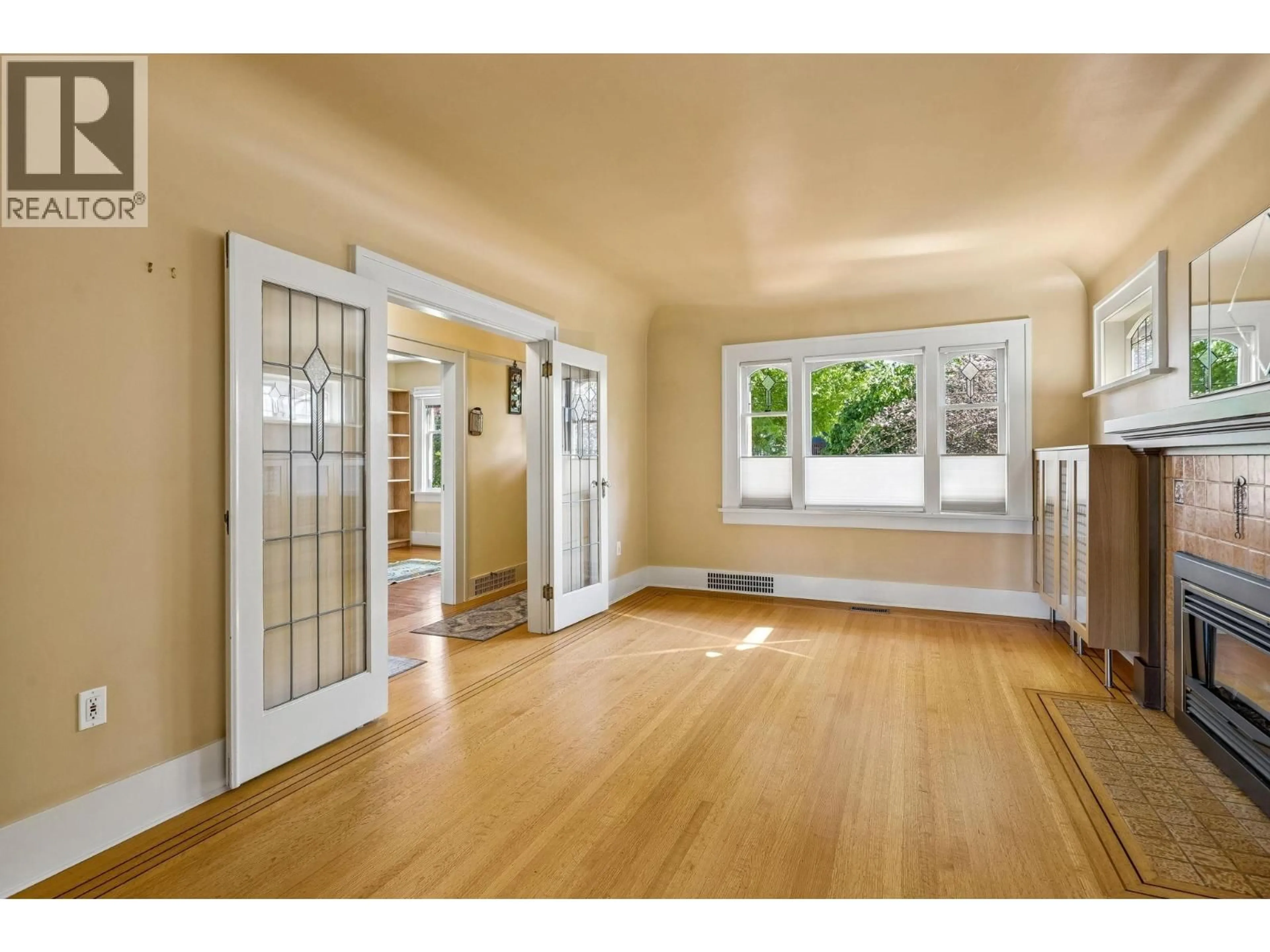 Indoor entryway for 2211 PARKER STREET, Vancouver British Columbia V5L2L8