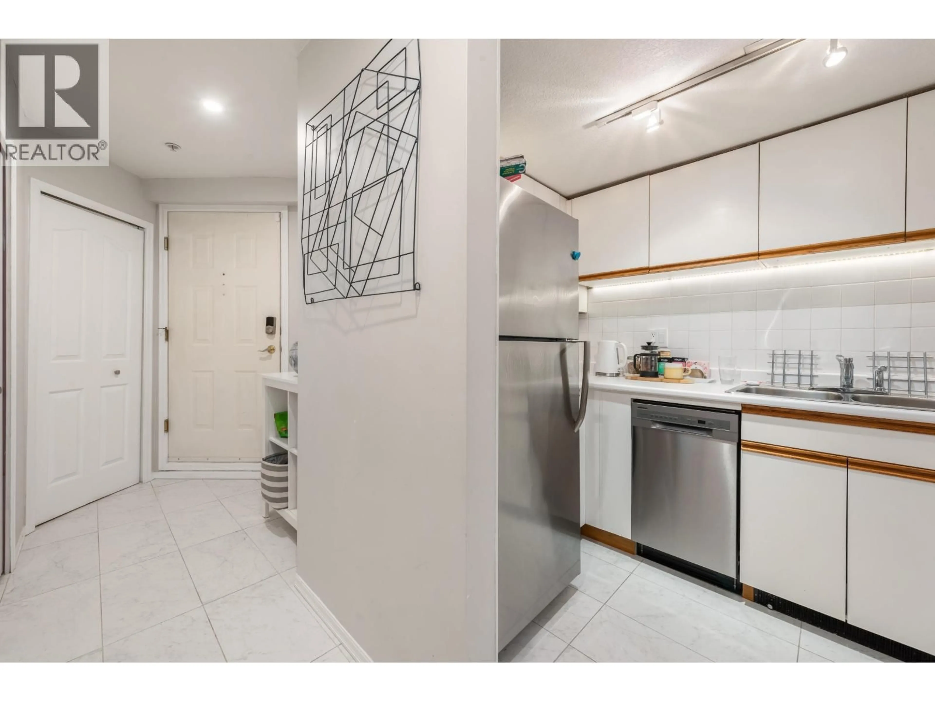 Standard kitchen, ceramic/tile floor for 102 - 725 7TH AVENUE, Vancouver British Columbia V5Z1B9