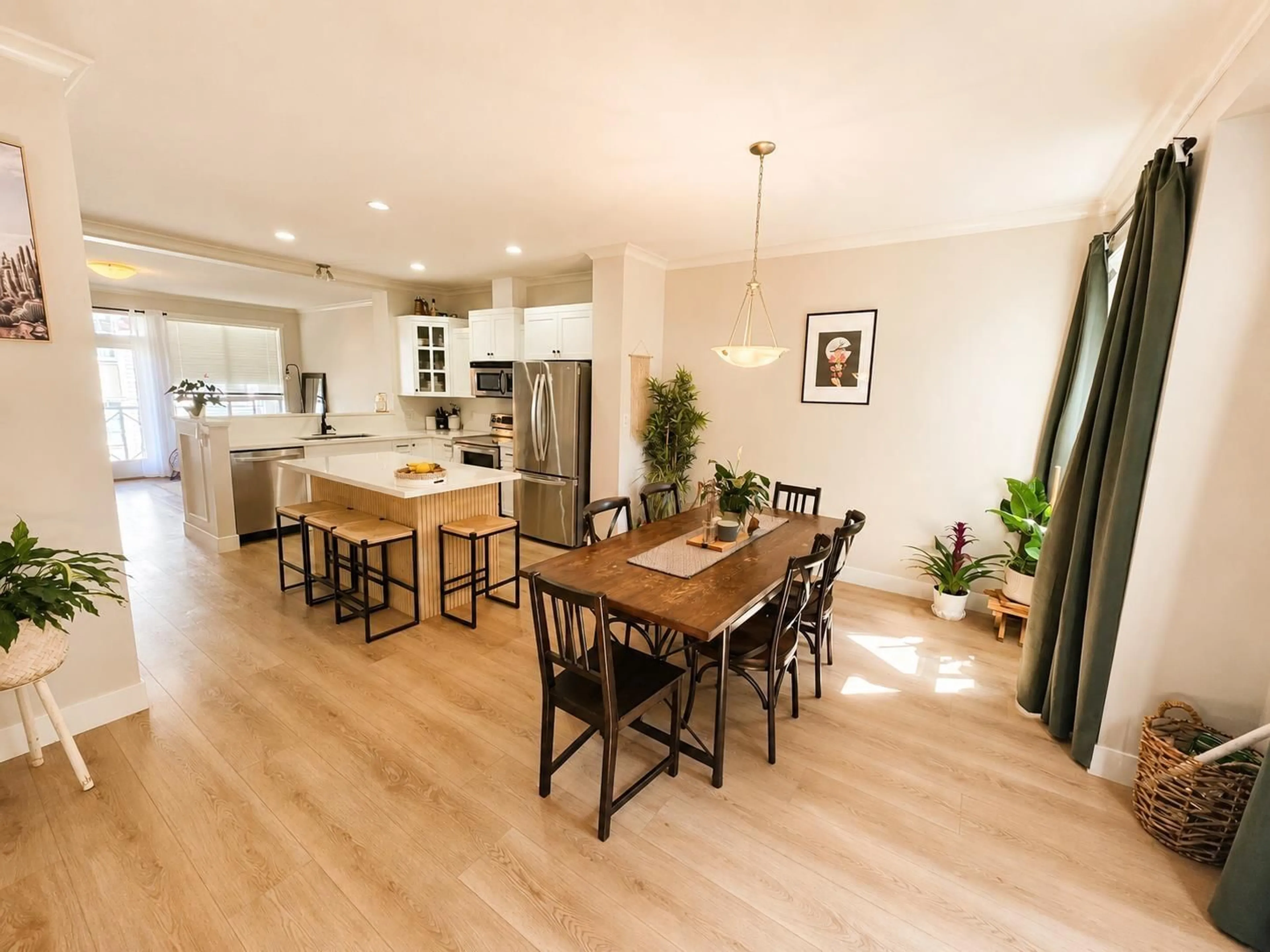 Open concept kitchen, wood/laminate floor for 16 - 5837 SAPPERS WAY, Chilliwack British Columbia V2R0G4