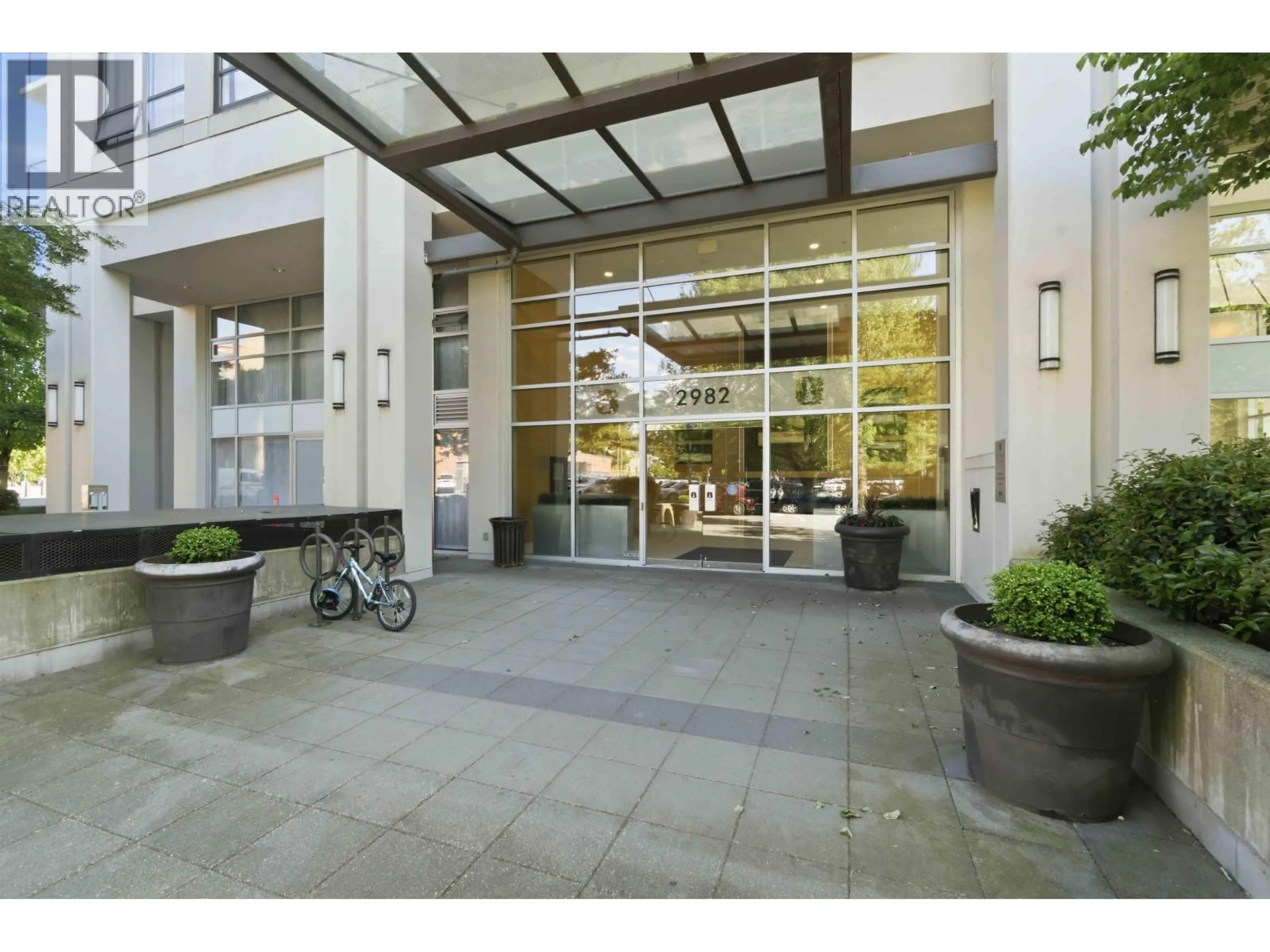 Indoor foyer for 706 - 2982 BURLINGTON DRIVE, Coquitlam British Columbia V3B0B3
