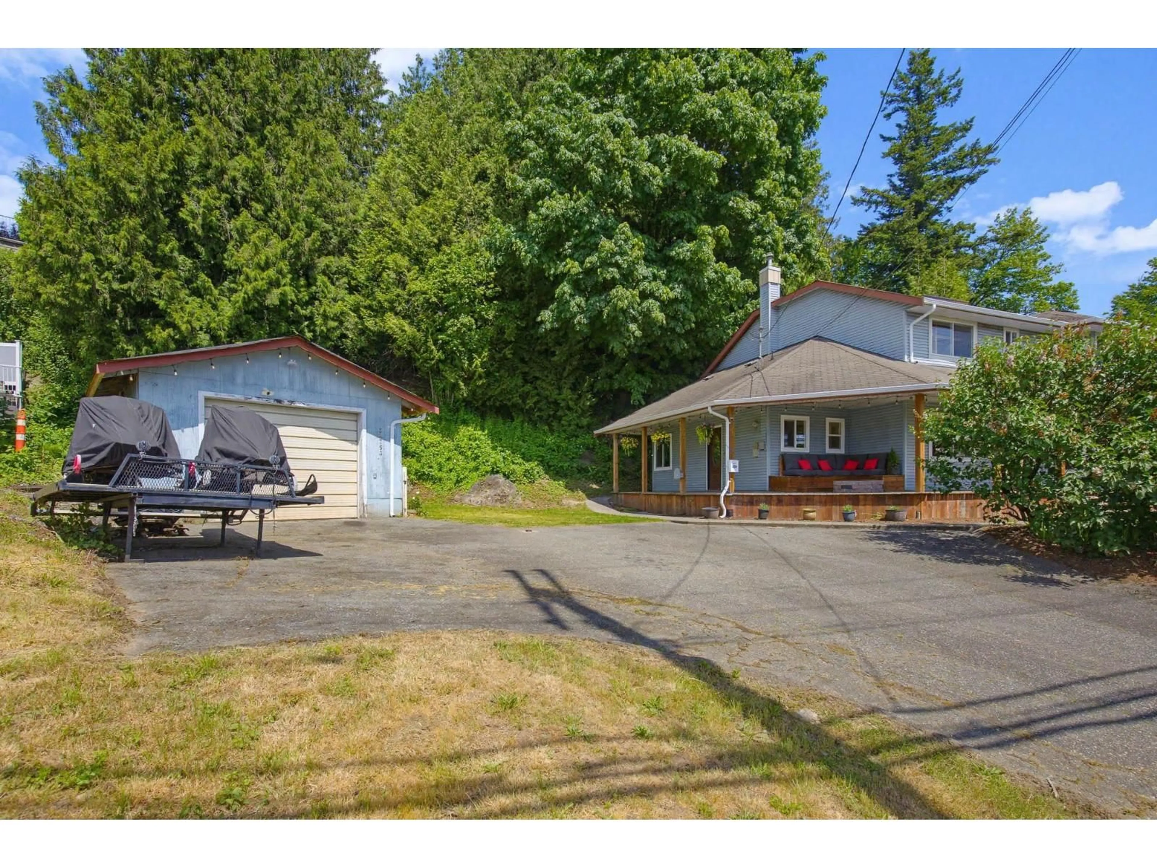 A pic from outside/outdoor area/front of a property/back of a property/a pic from drone, street for 34753 DELAIR ROAD, Abbotsford British Columbia V2S2E1