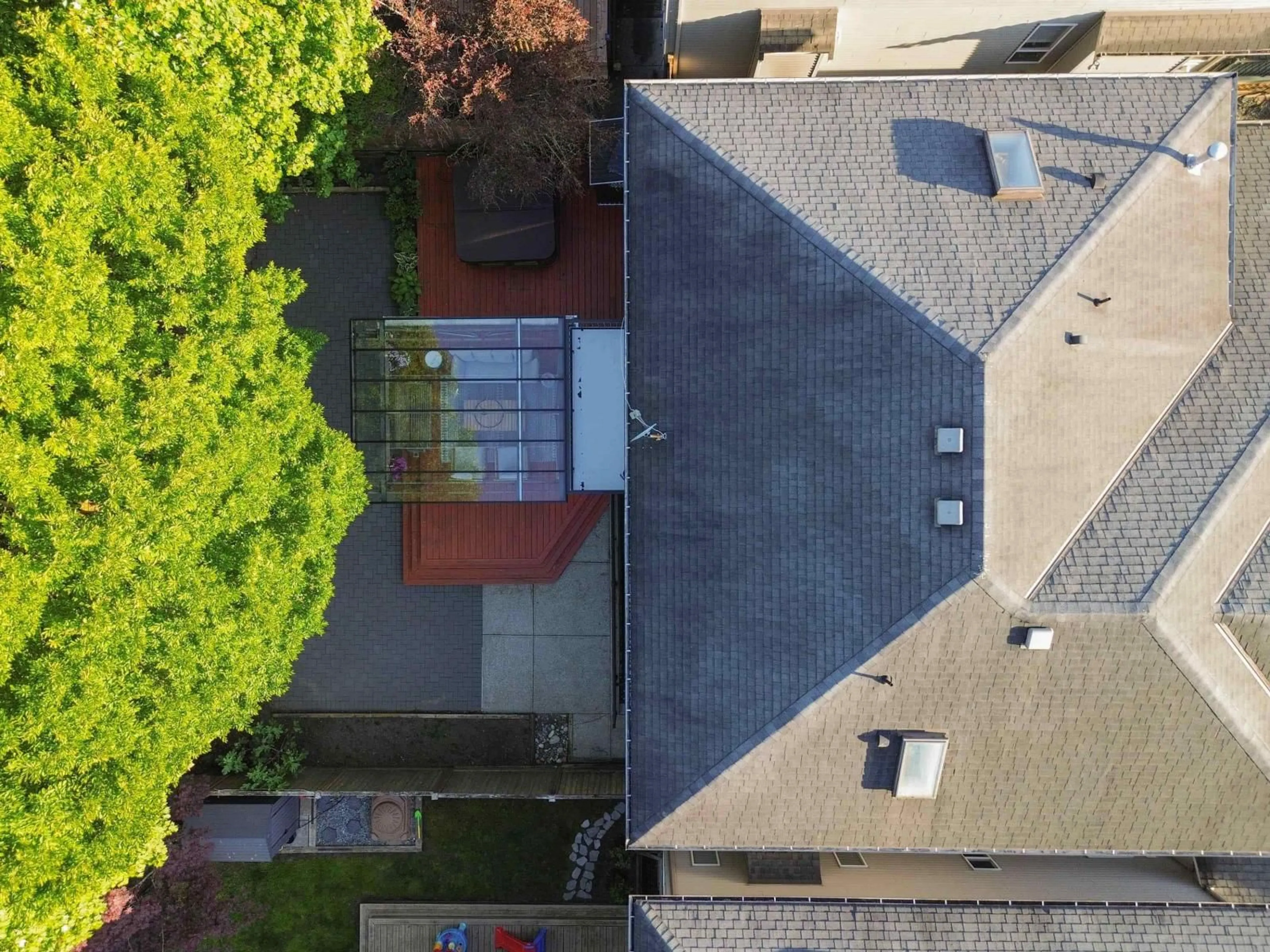 A pic from outside/outdoor area/front of a property/back of a property/a pic from drone, city buildings view from balcony for 9018 217 STREET, Langley British Columbia V1M4C7