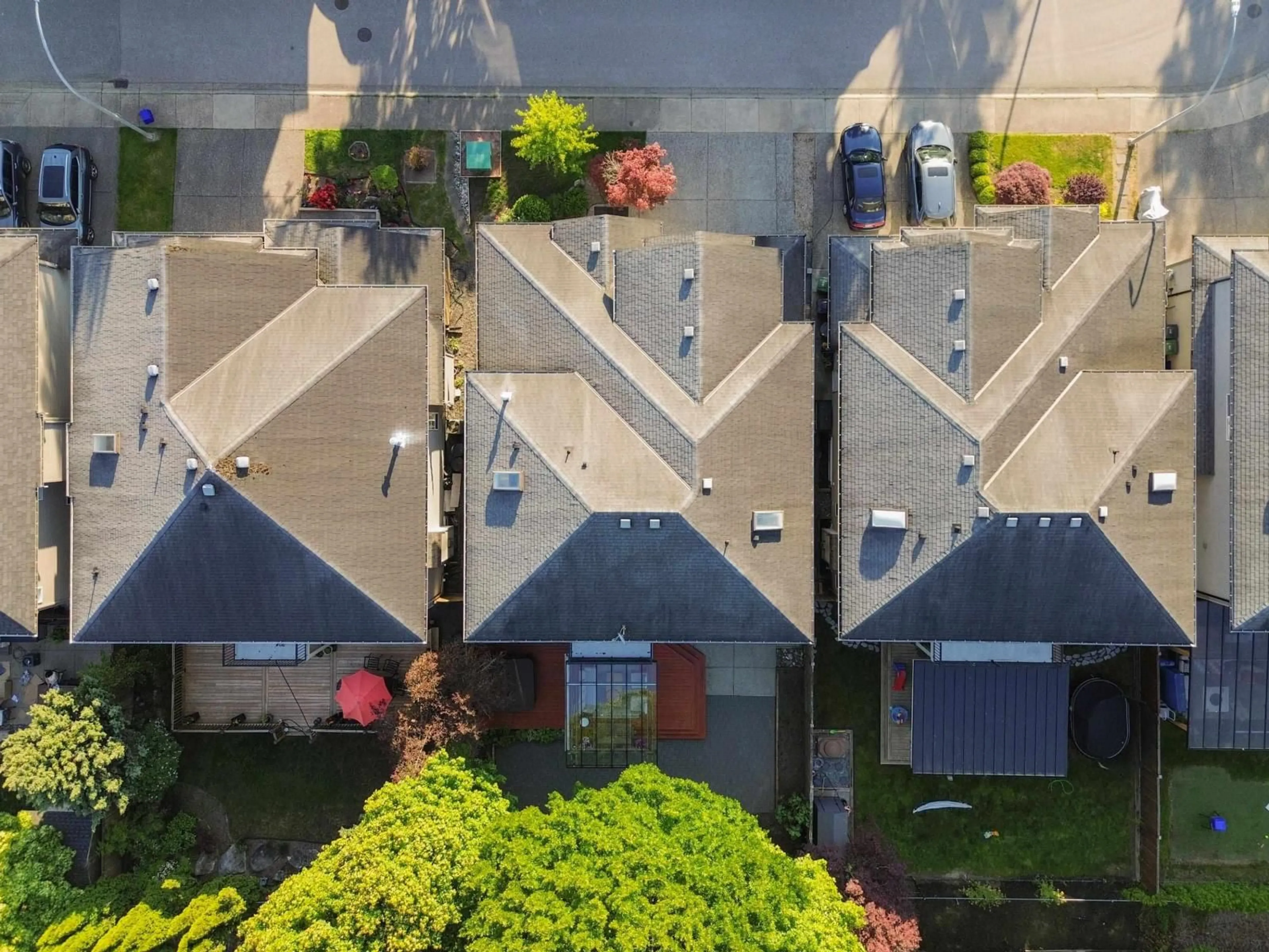 A pic from outside/outdoor area/front of a property/back of a property/a pic from drone, city buildings view from balcony for 9018 217 STREET, Langley British Columbia V1M4C7