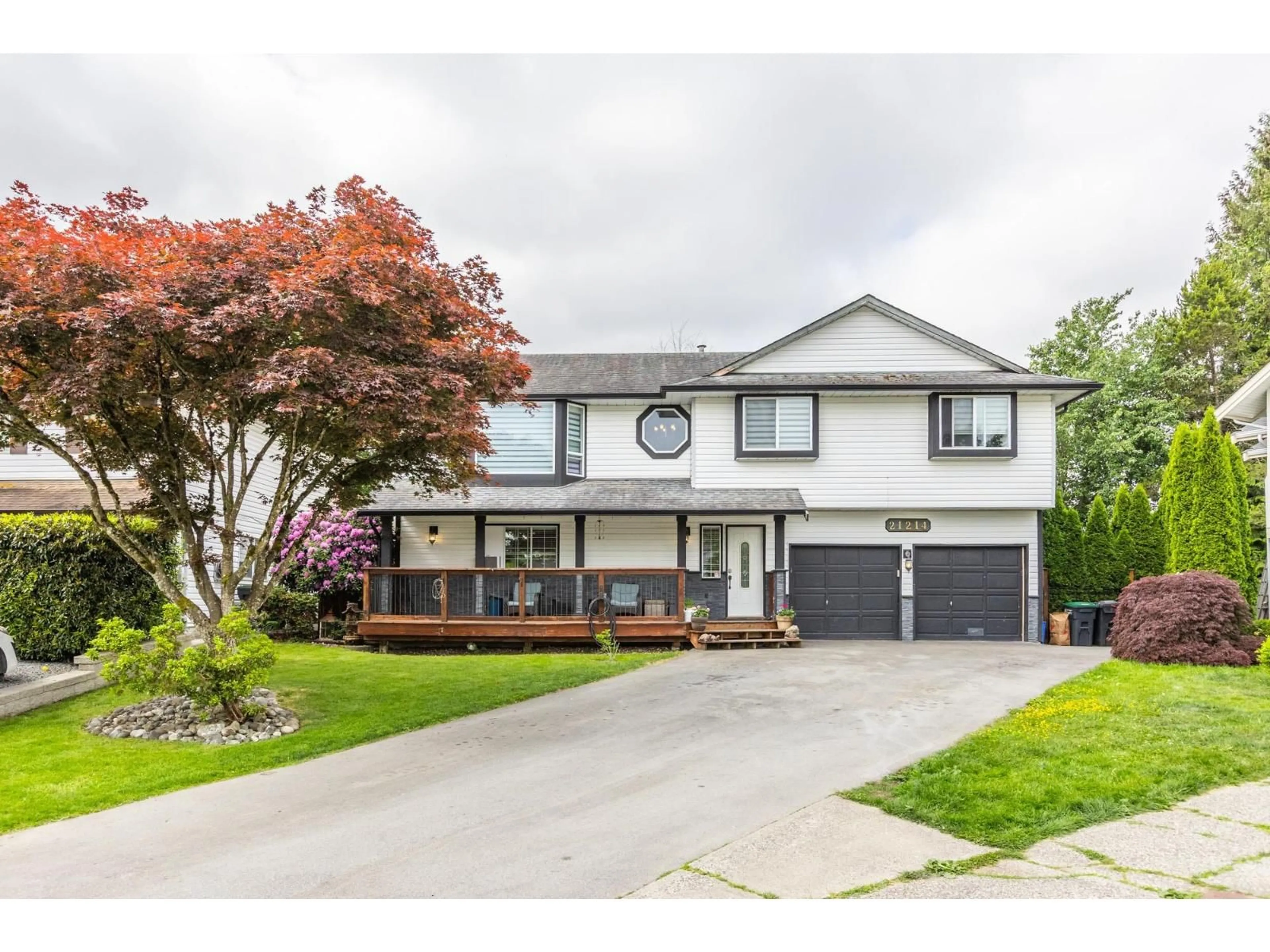 Home with vinyl exterior material, street for 21214 89B AVENUE, Langley British Columbia V1M1Z4