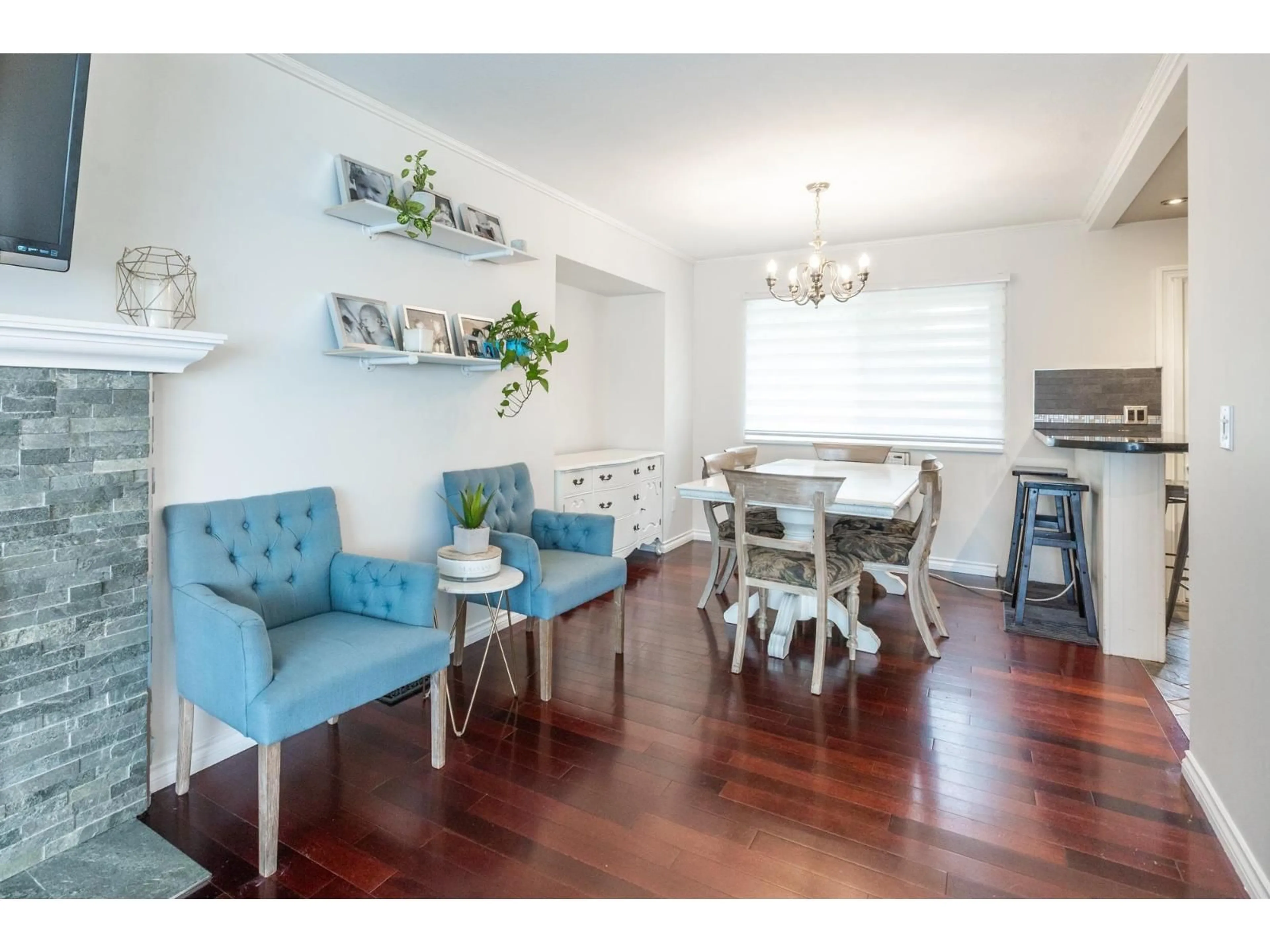 Dining room, wood/laminate floor for 21214 89B AVENUE, Langley British Columbia V1M1Z4