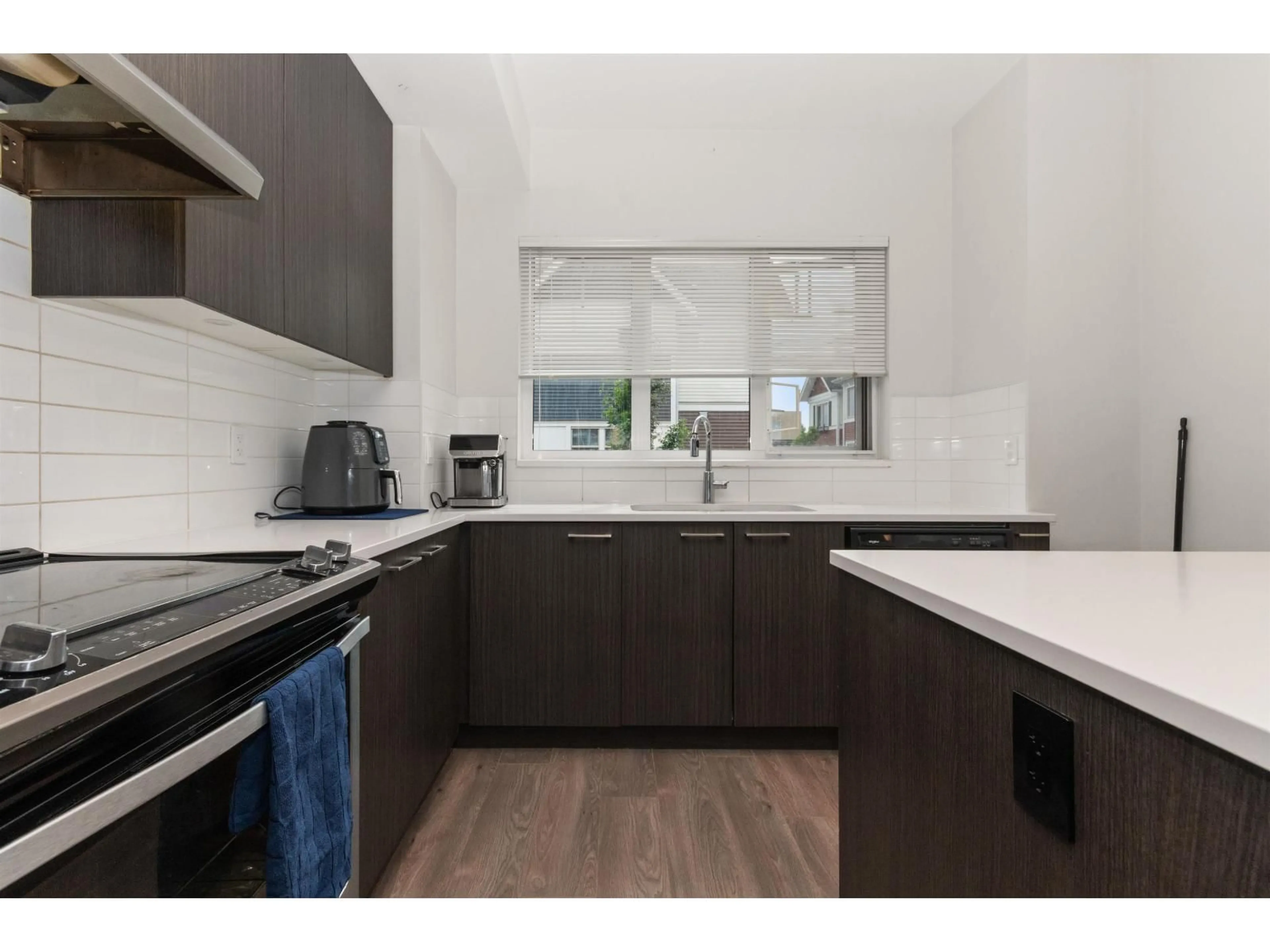 Standard kitchen, unknown for 24 - 2799 ALLWOOD STREET, Abbotsford British Columbia V2T0J2