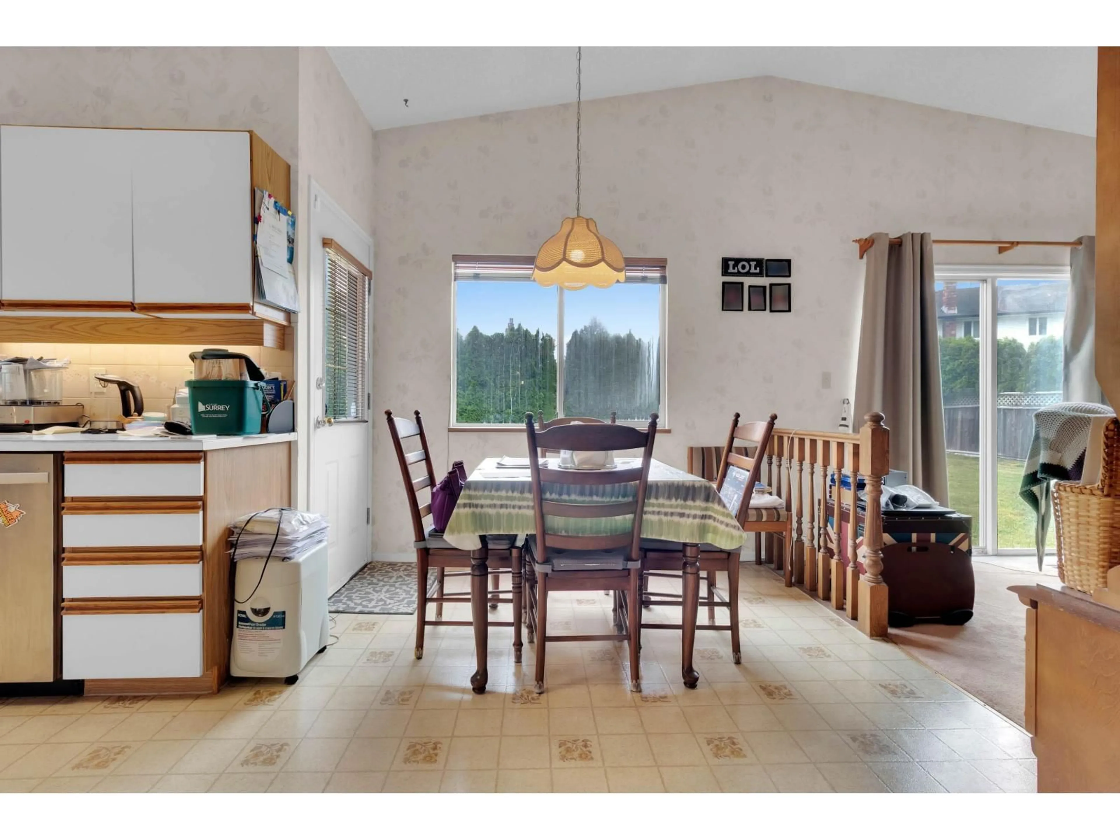 Dining room, ceramic/tile floor for 1127 161A STREET, Surrey British Columbia V4A7N3