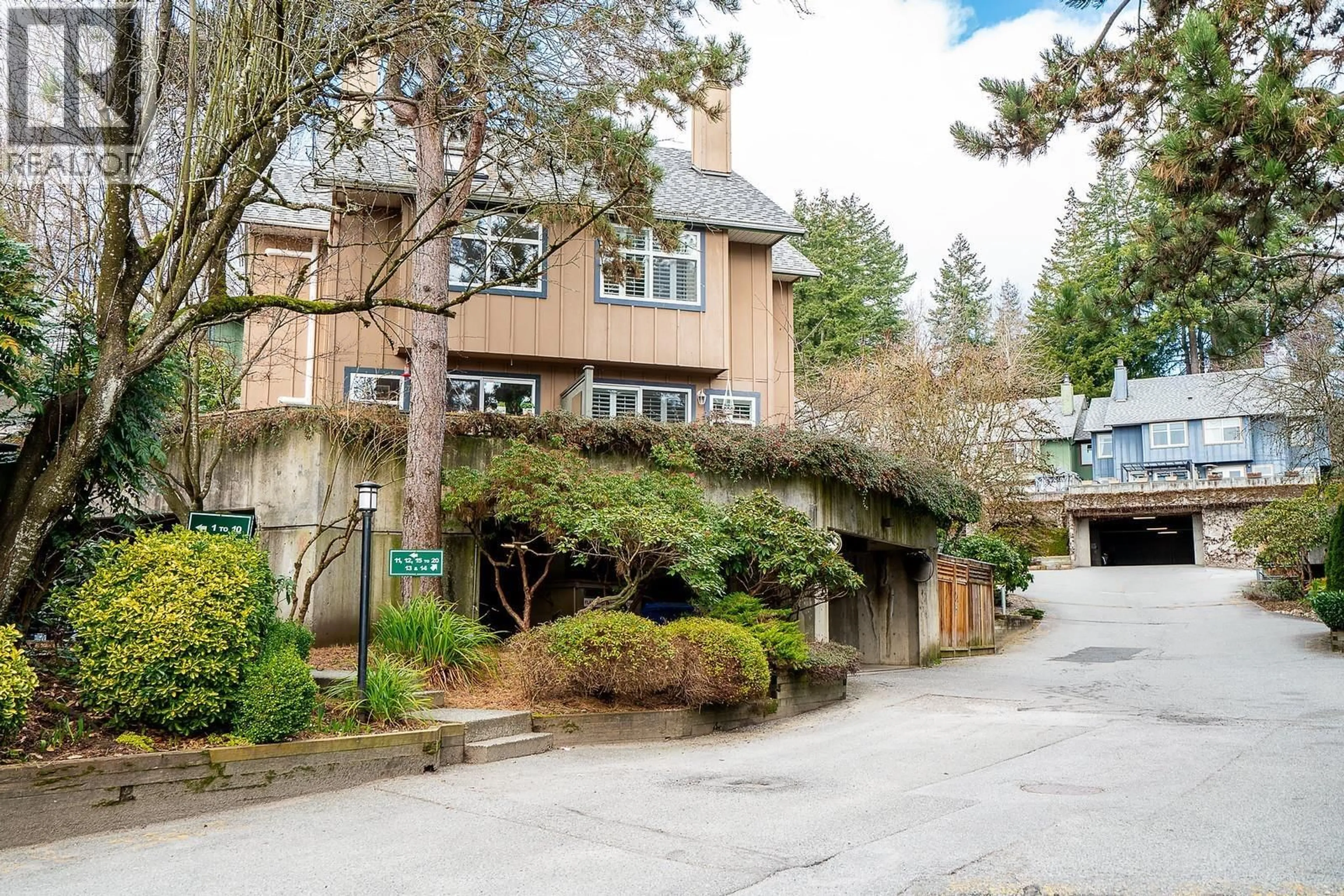 Unknown for 42 - 900 17TH STREET, North Vancouver British Columbia V7P3K5