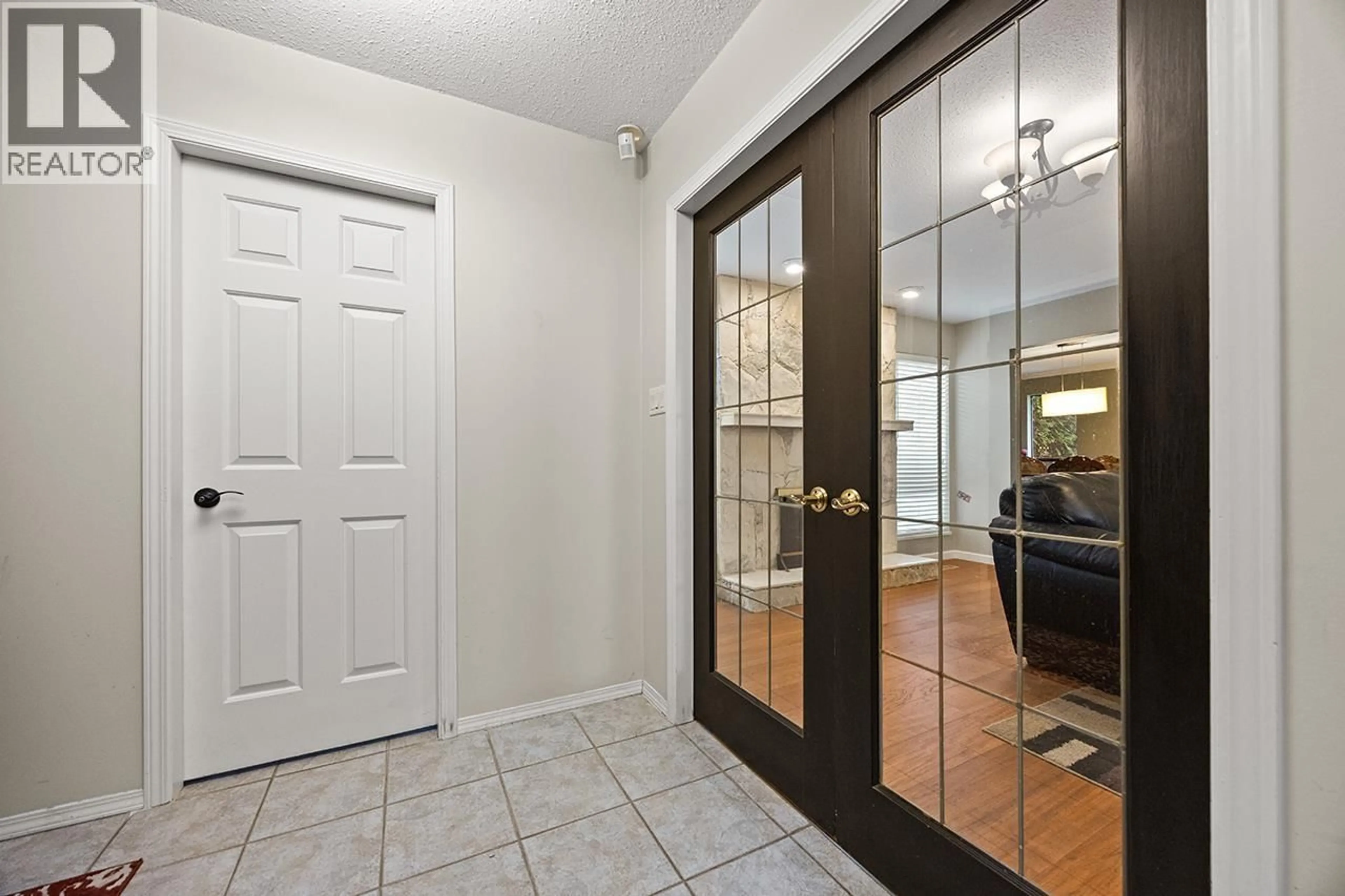 Indoor entryway for 4420 WALLER DRIVE, Richmond British Columbia V7E5J5
