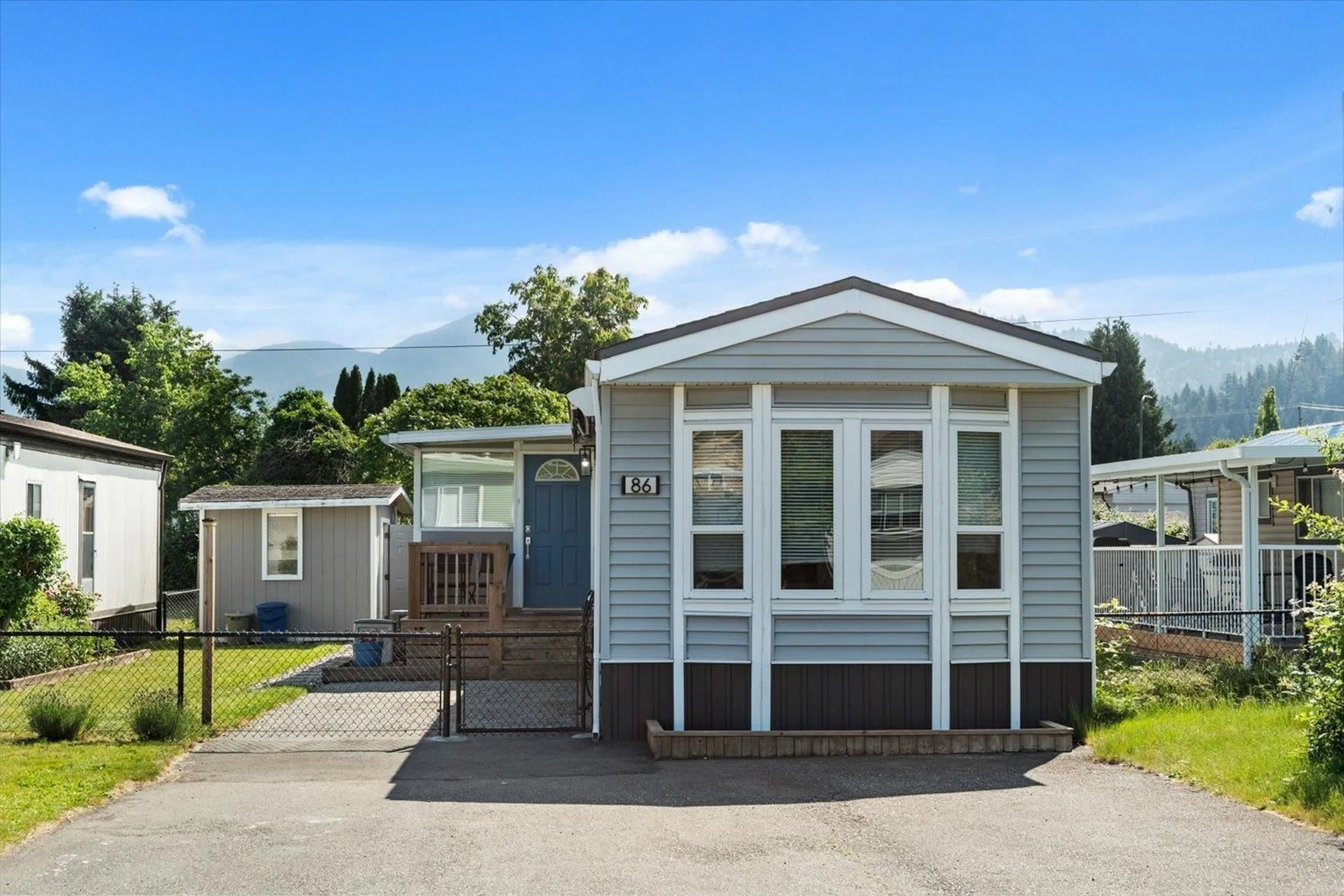 Home with vinyl exterior material, street for 86 - 45640 WATSON ROAD, Chilliwack British Columbia V2R3P8