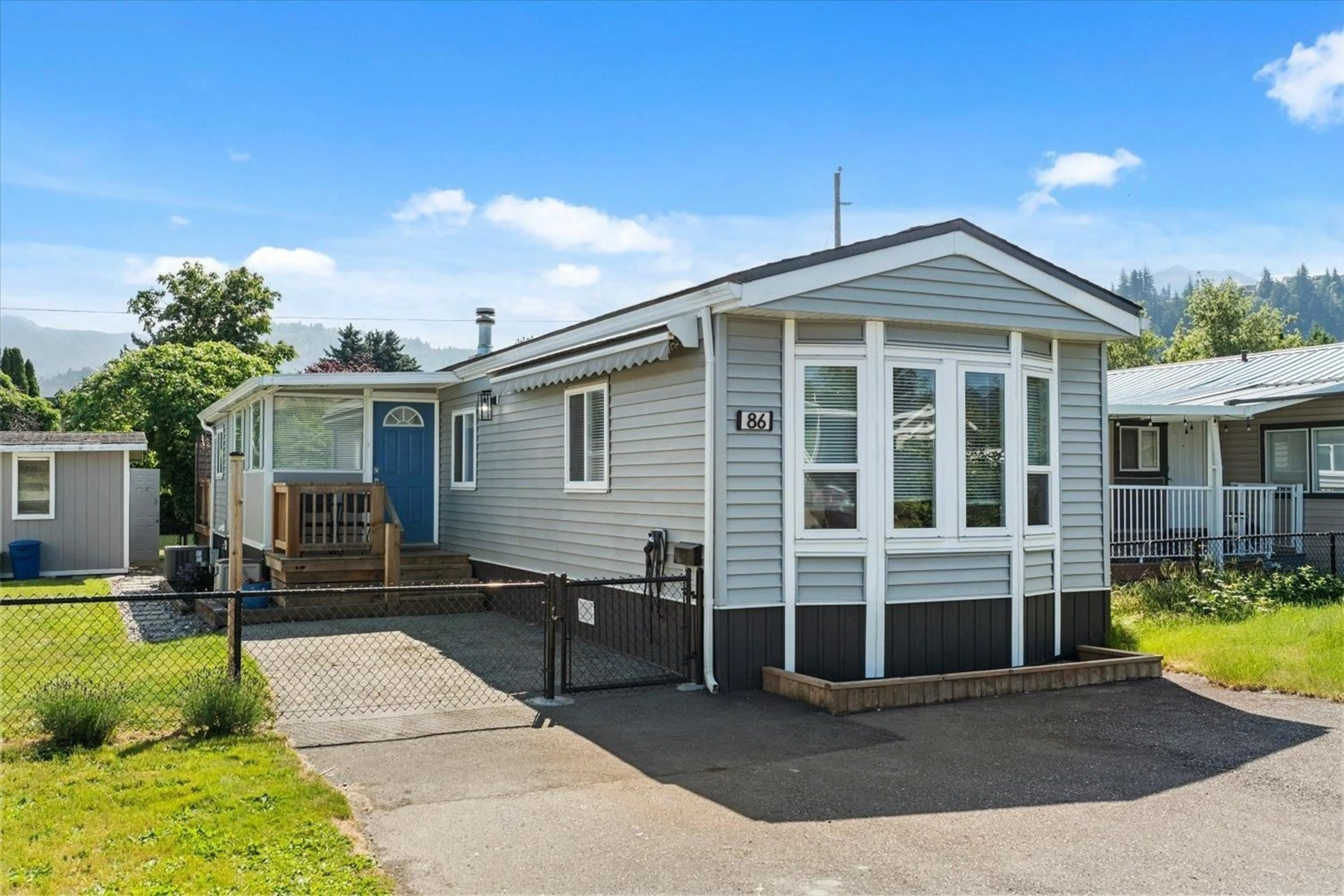 Home with vinyl exterior material, street for 86 - 45640 WATSON ROAD, Chilliwack British Columbia V2R3P8